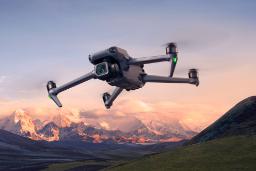 پرواز پهپاد DJI Mavic 3 Classic در روز روشن