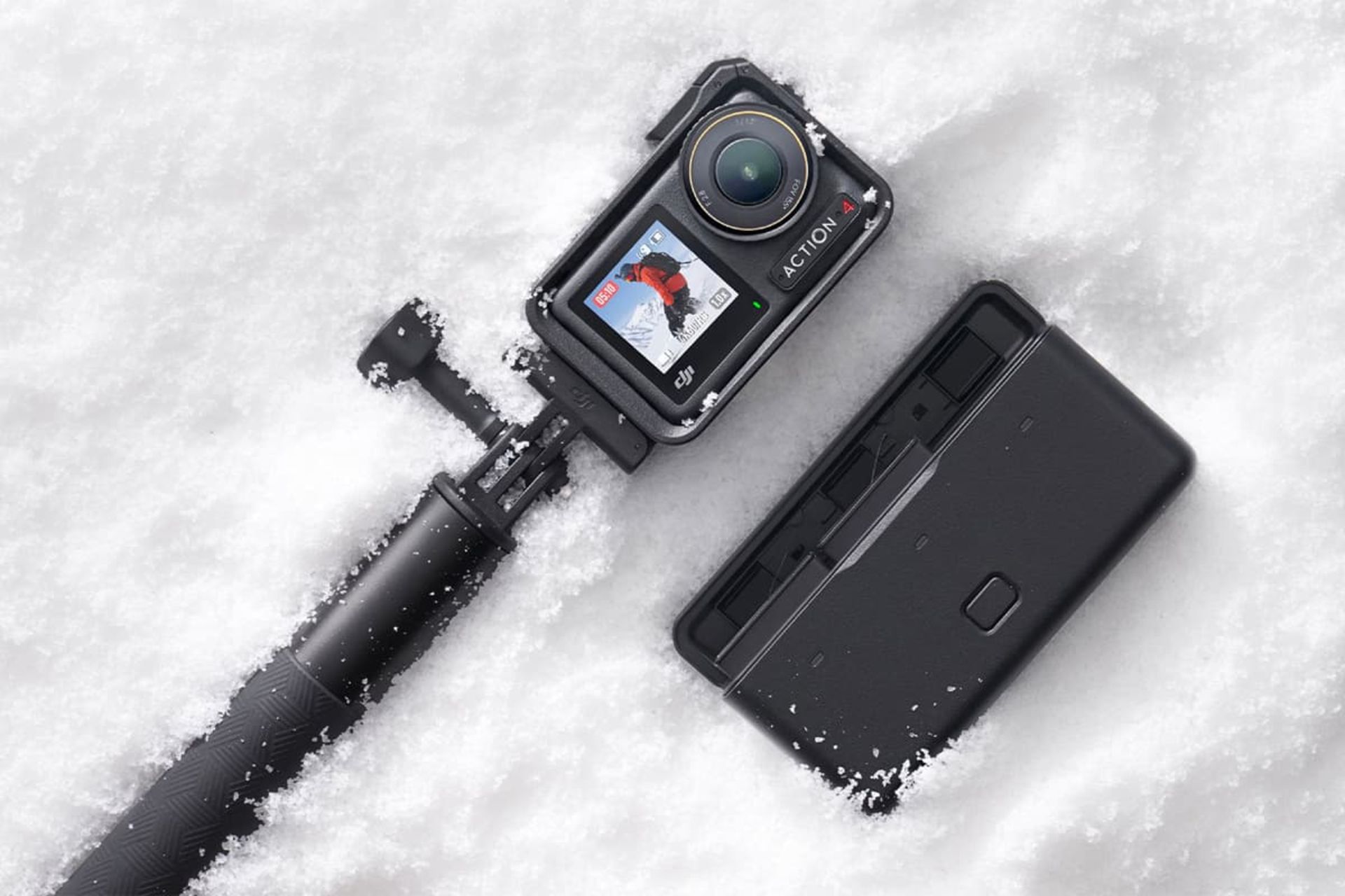 دوربین DJI Osmo Action 4 روی برف با باتری