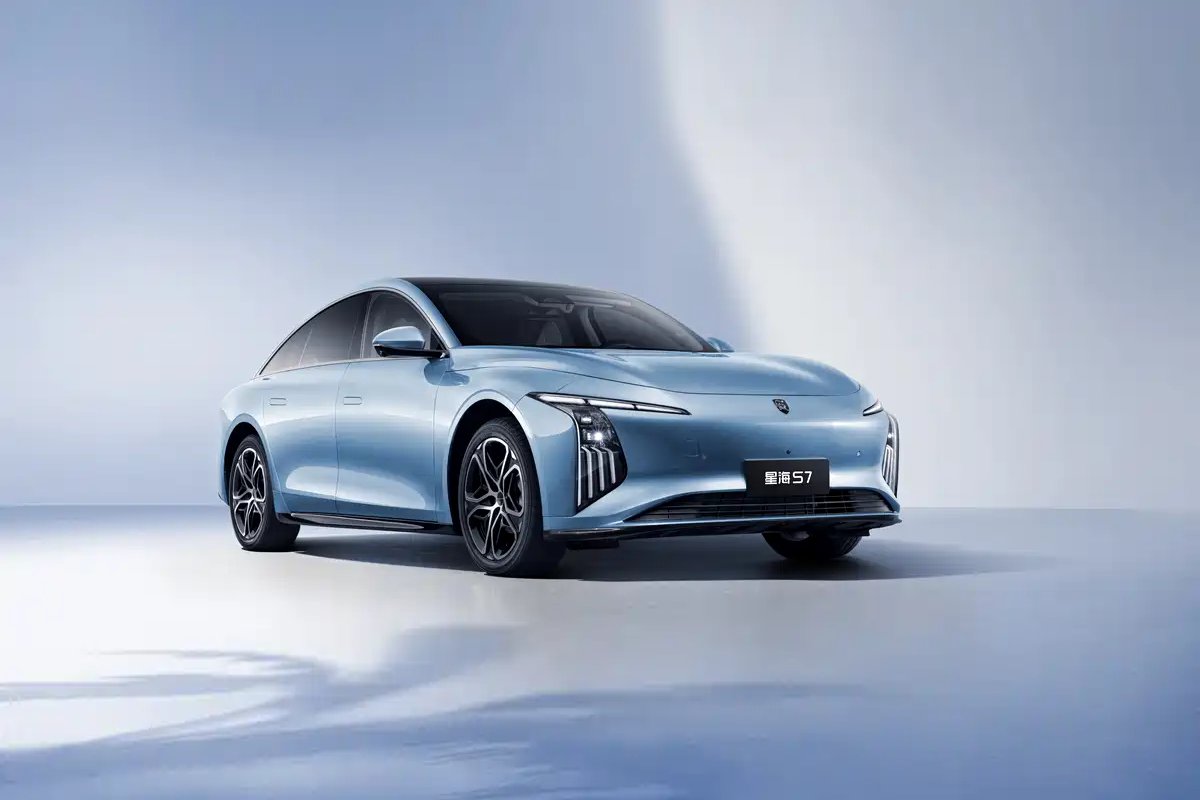 این خودرو برقی با ۱۴ دقیقه شارژ ۳۲۰ کیلومتر پیمایش می‌کند