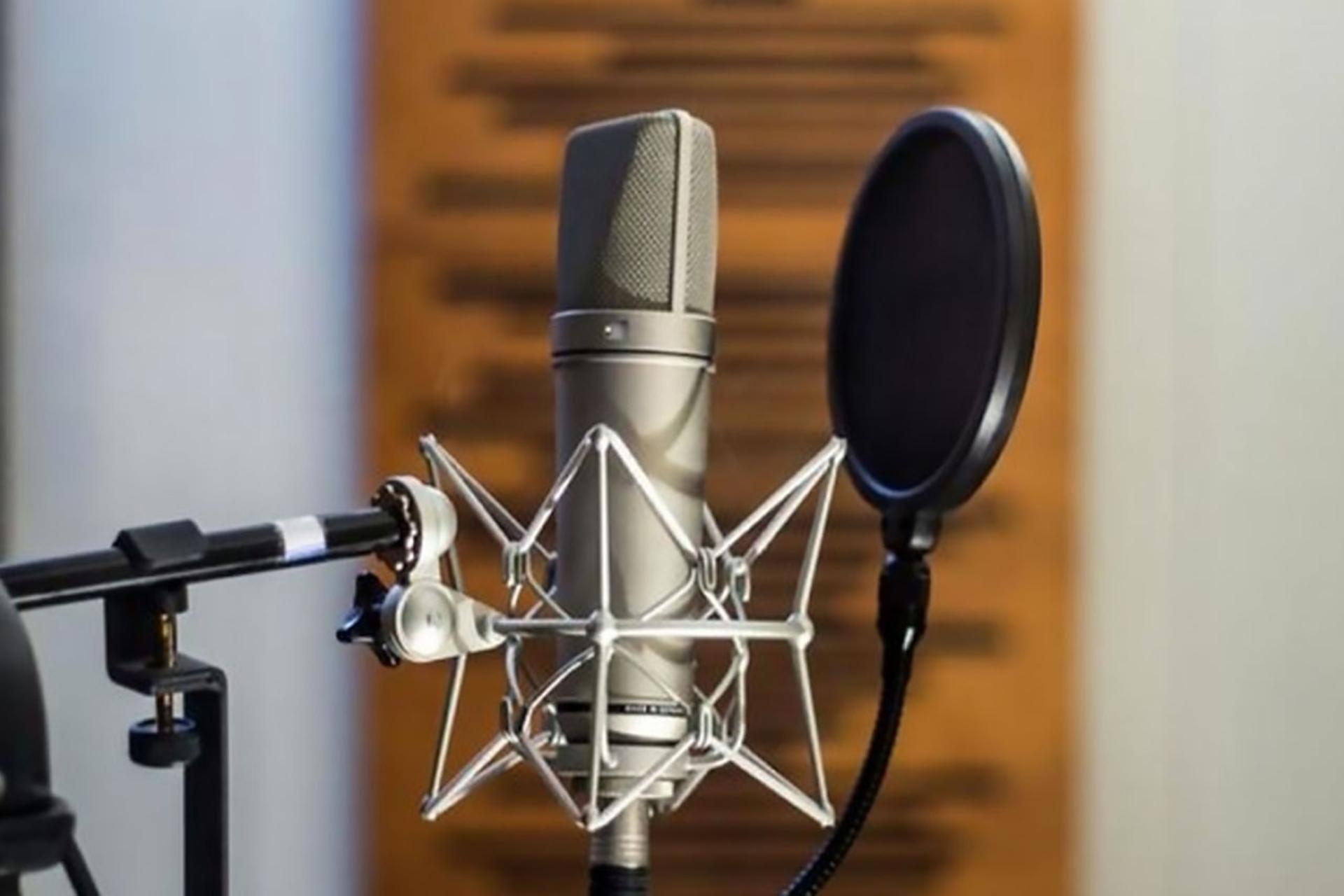 میکروفون و ست دوبلاژ