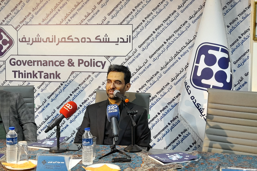 آذری‌جهرمی: نشت اطلاعات سرداران نظامی نتیجه اقدامات بانک مرکزی بود