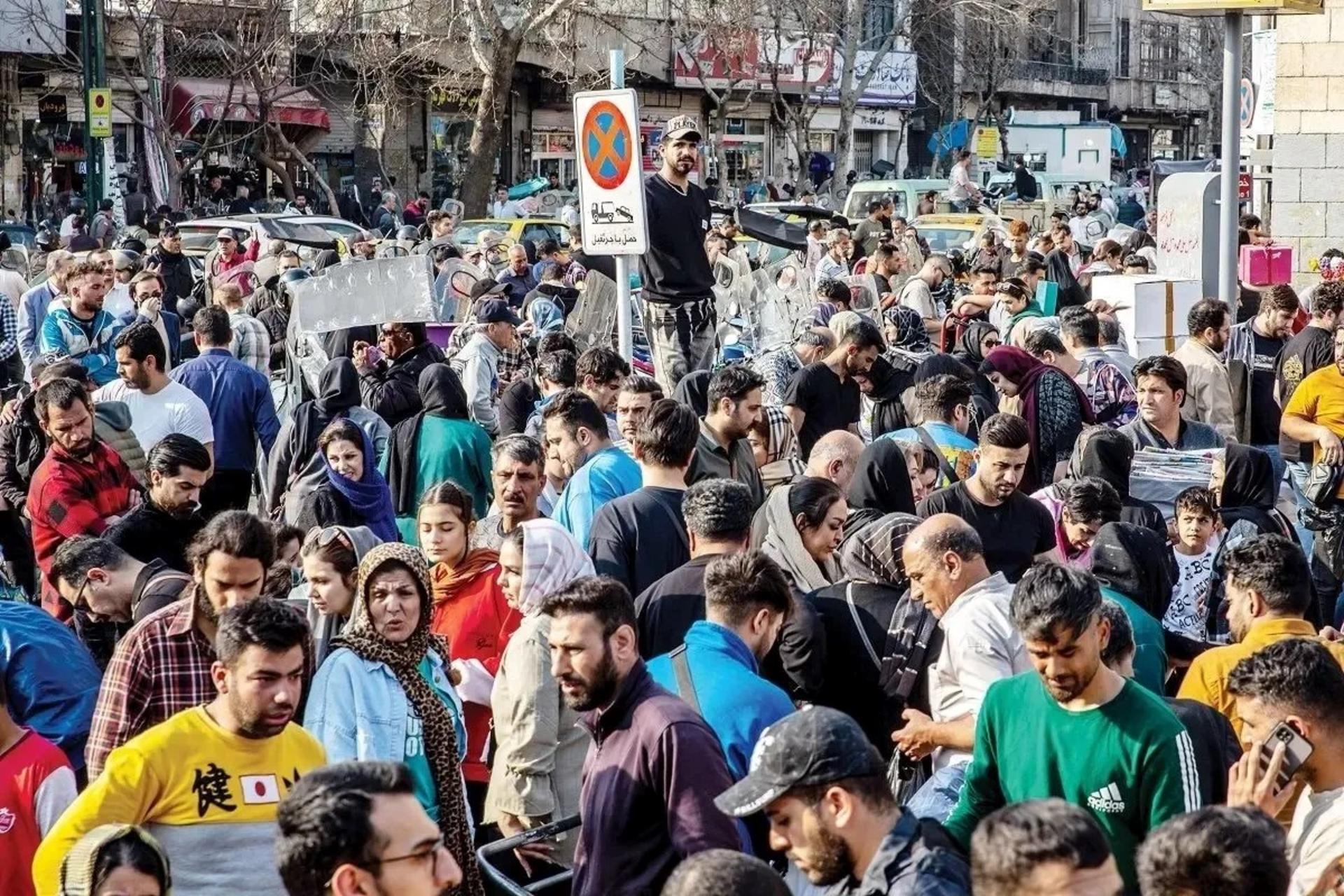 مردم در بازار