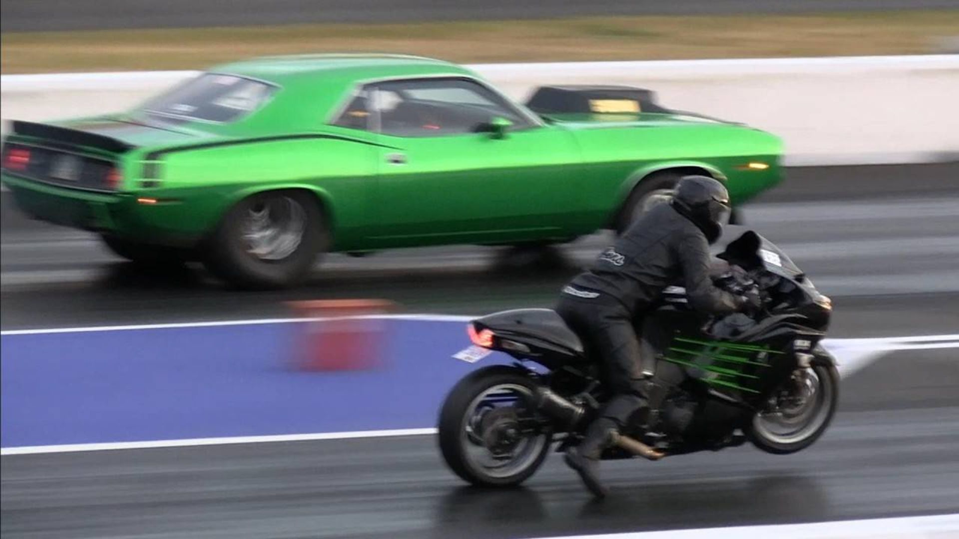 درگ بین خودرو و موتورسیکلت