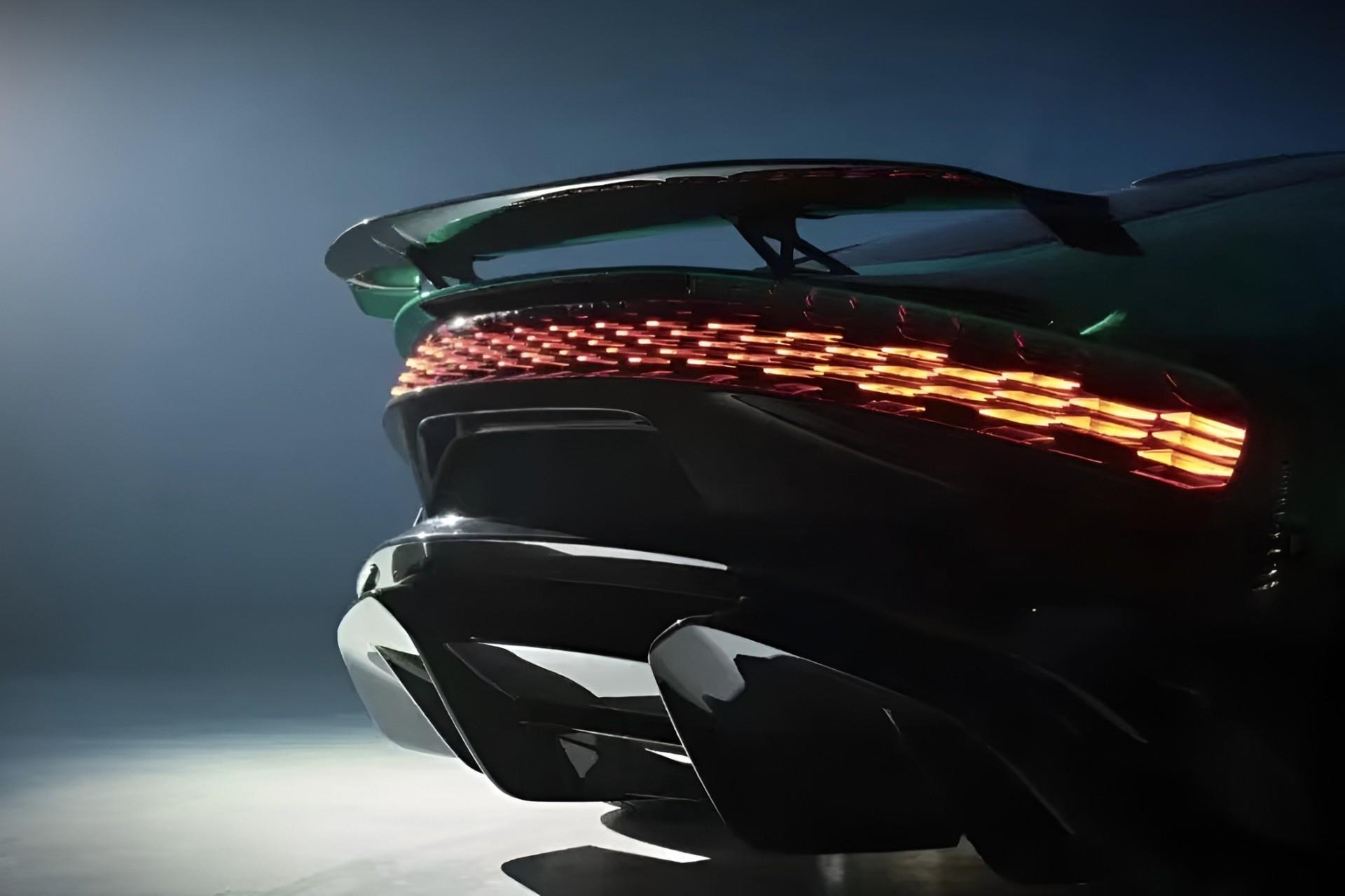چراغ‌های عقب ابرخودرو دریمی از نمای نزدیک