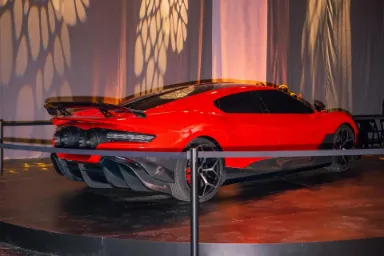 نمای سه‌چهارم عقب خودرو دریمی NEXT 01 JET Edition