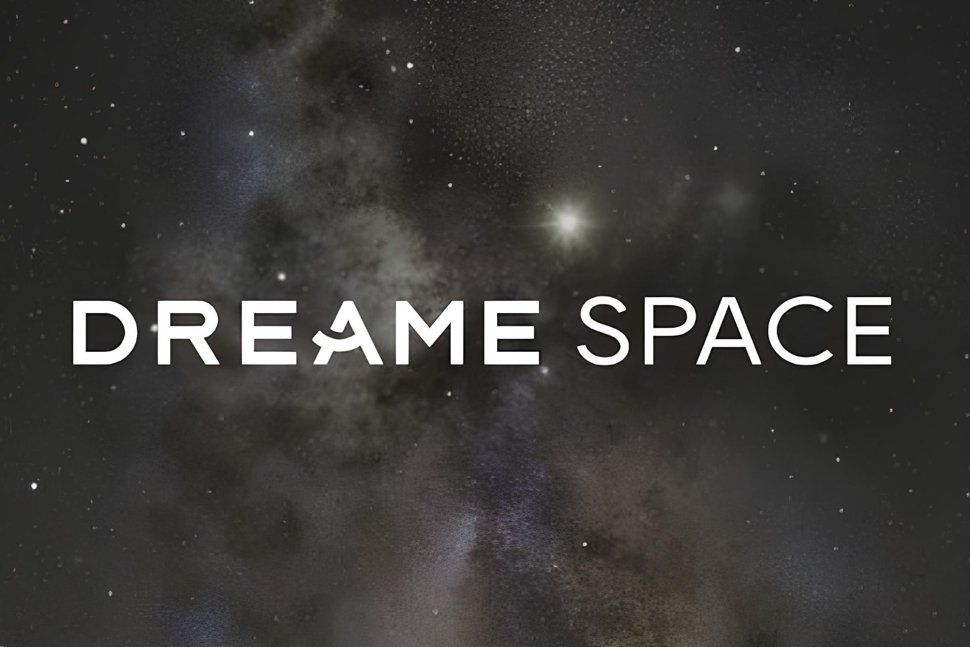 لوگو دریم اسپیس در پس‌زمینه‌ی کهکشان