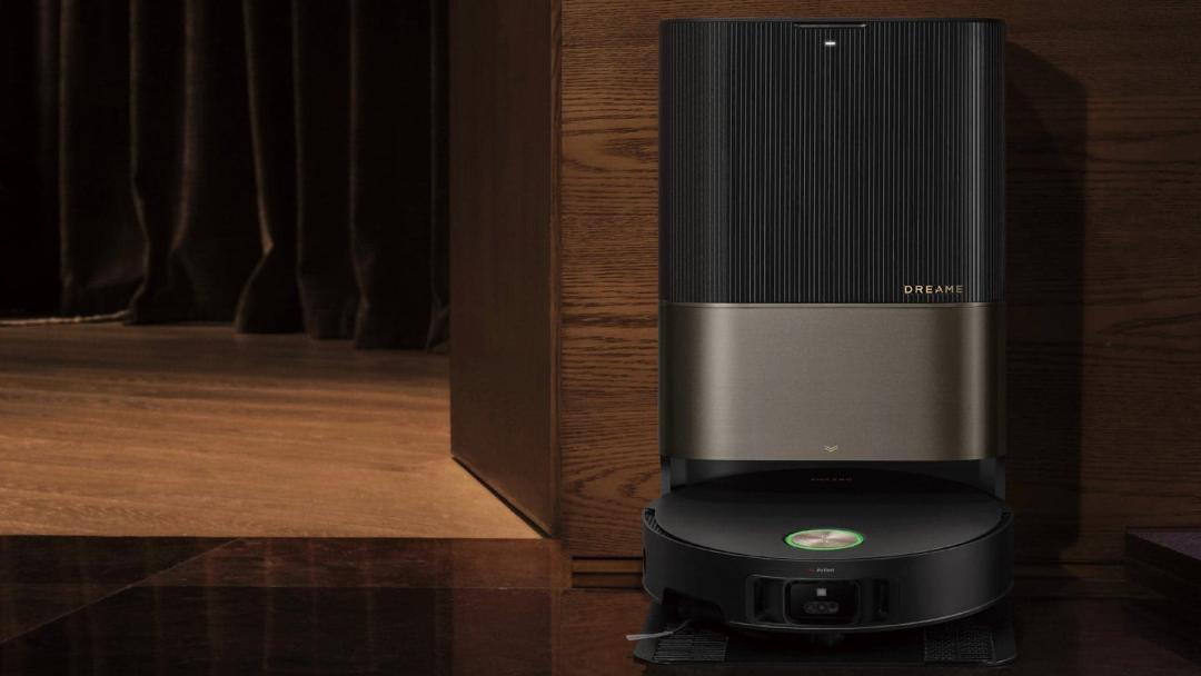 جاروبرقی رباتیک Dreame X50 Ultra درحال شارژ