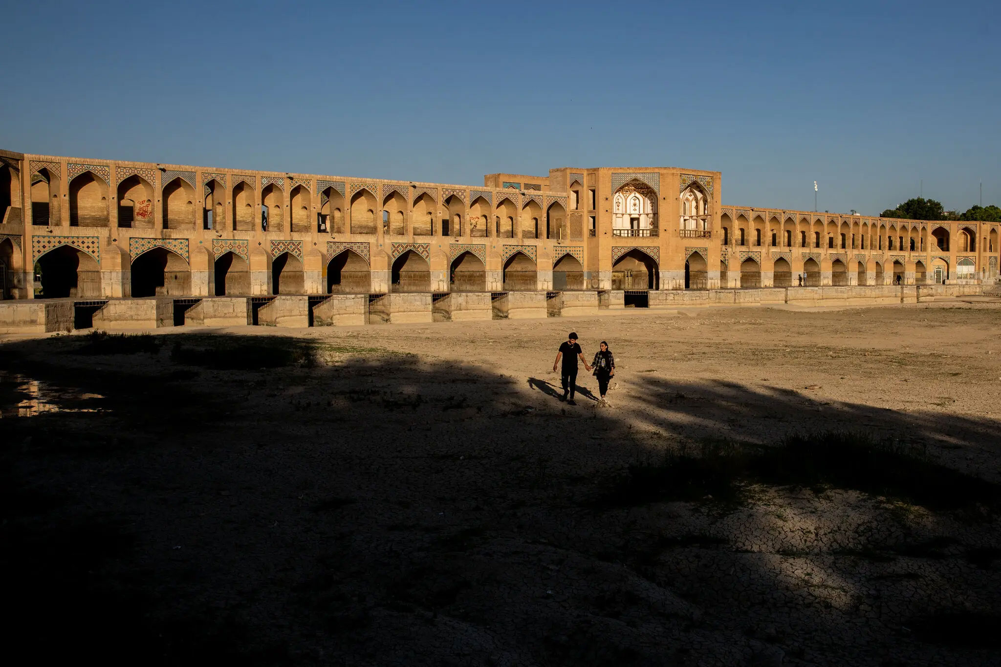 dried out zayanderud riverbed in isfahan 65b6b476381b5915be4f0061