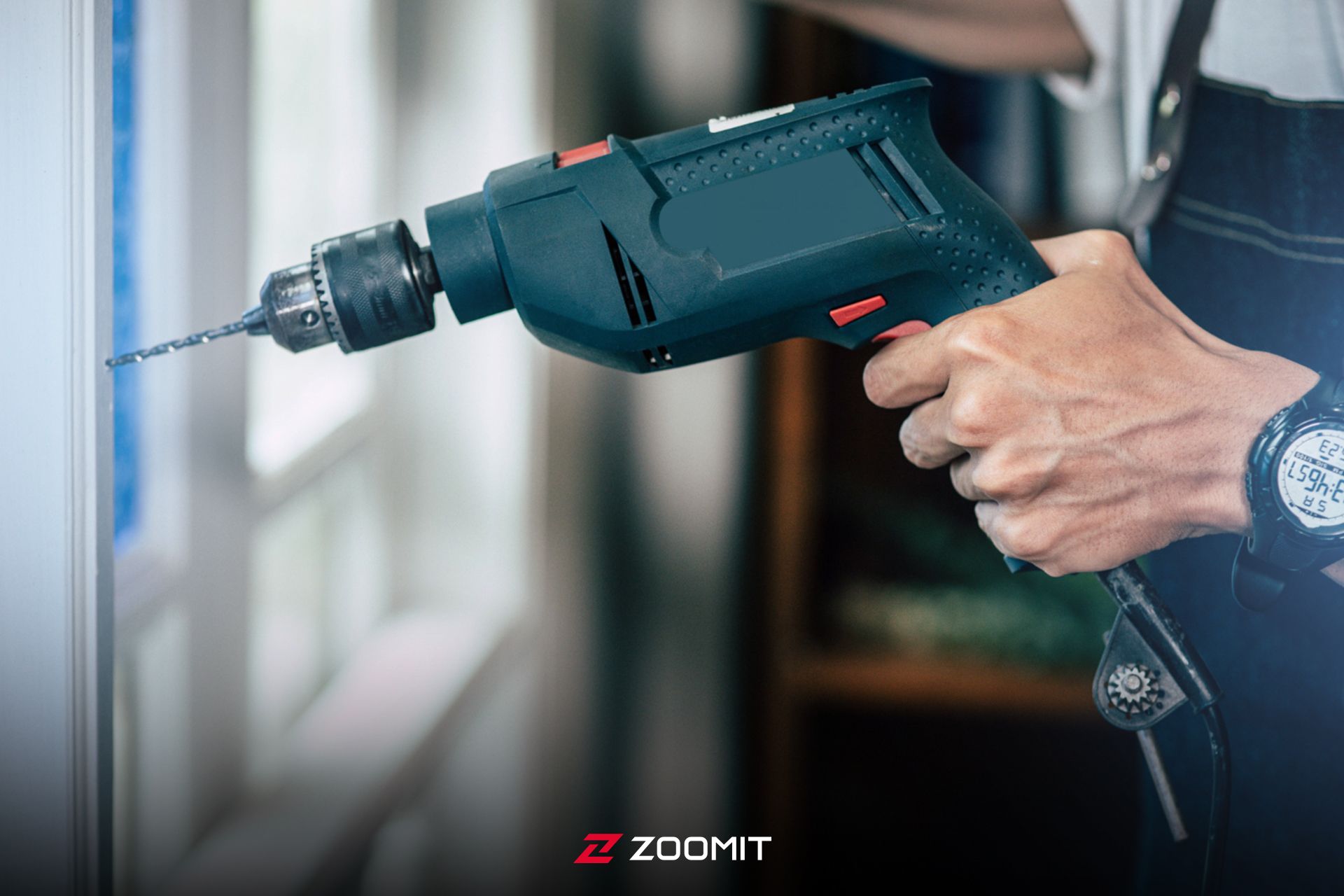 دریل در حال استفاده