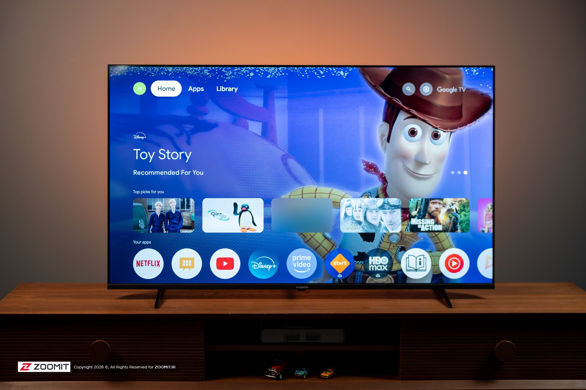 تلویزیون ایکس‌ویژن XCU700 از نمای جلو