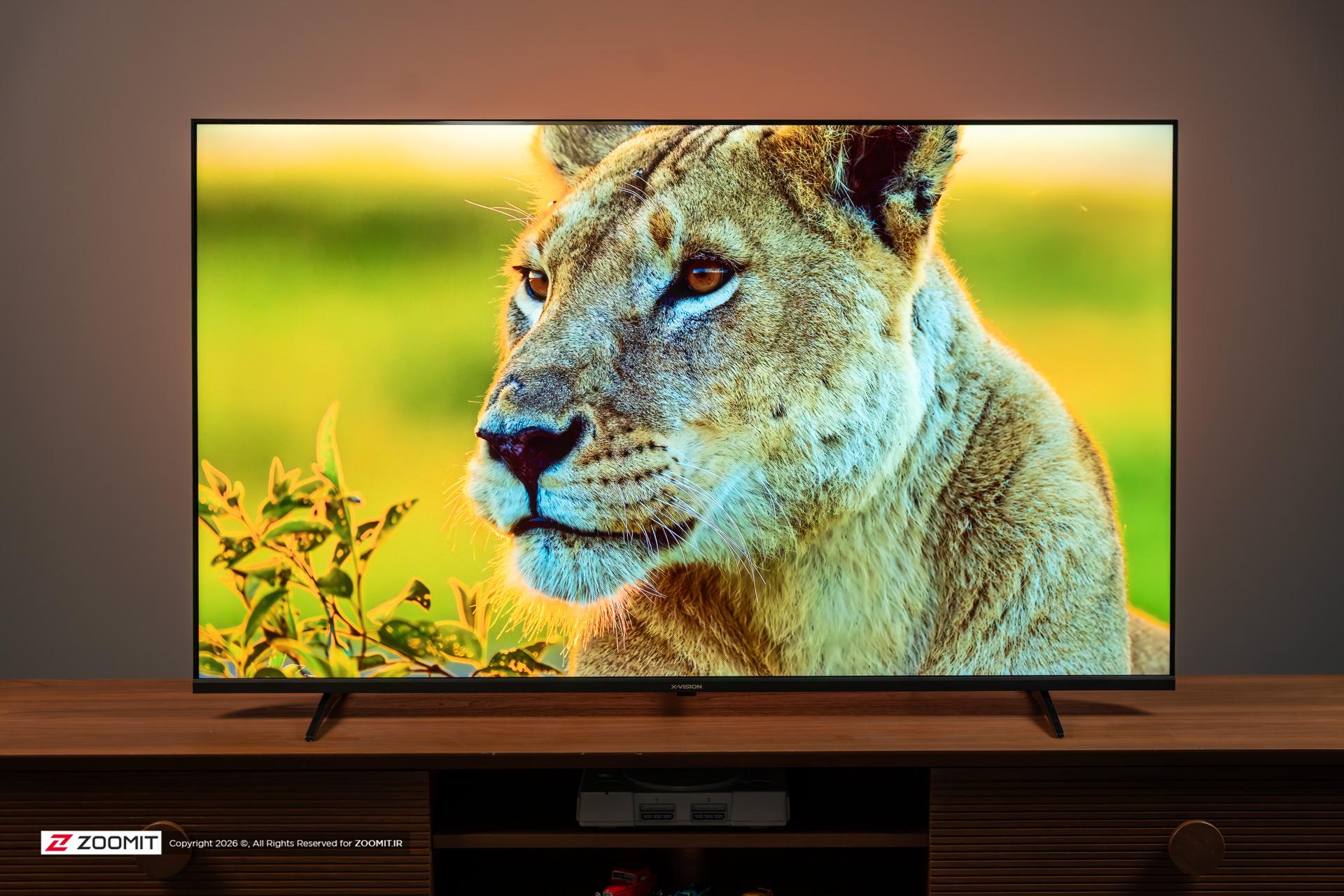 تلویزیون ایکس‌ویژن XCU700 از نمای روبه‌رو