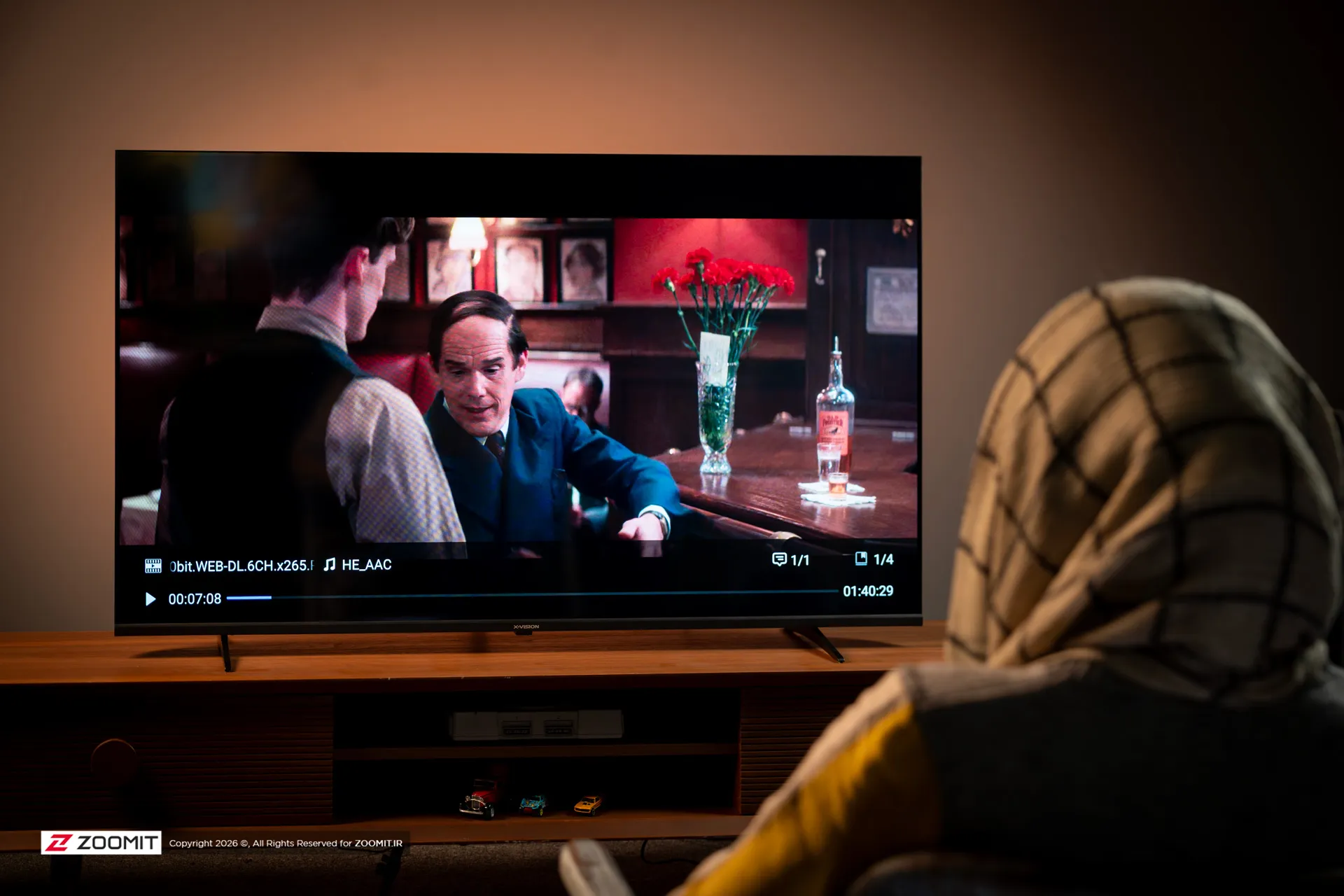 تماشای فیلم با تلویزیون ایکس‌ویژن XCU700