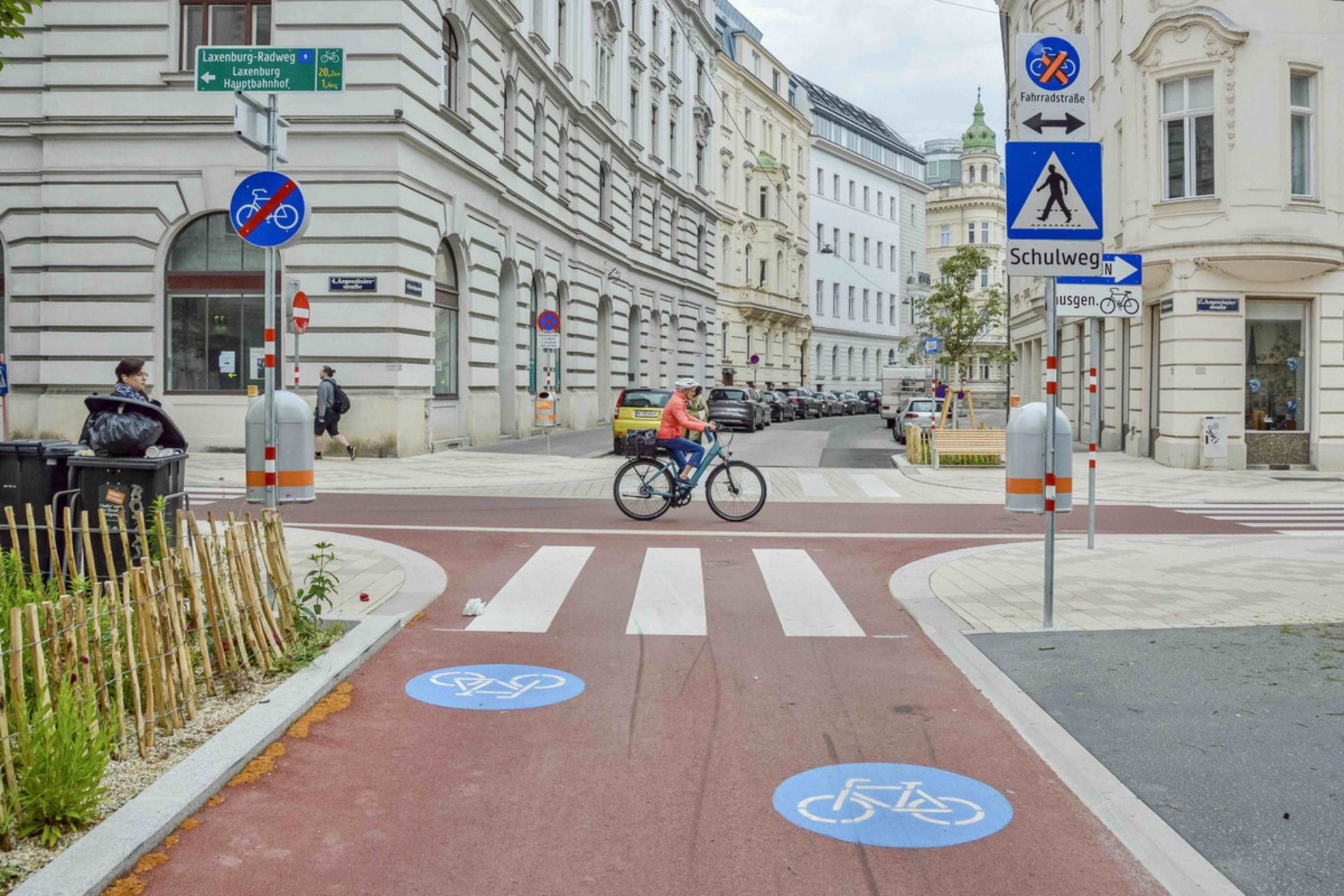 دوچرخه‌سواری عادی در خیابان‌های هلند