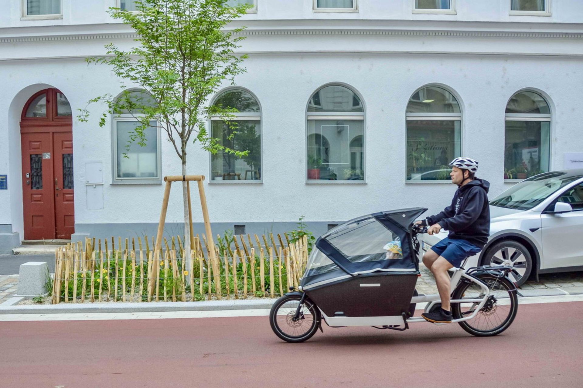 دوچرخه‌سواری عادی در خیابان‌های هلند