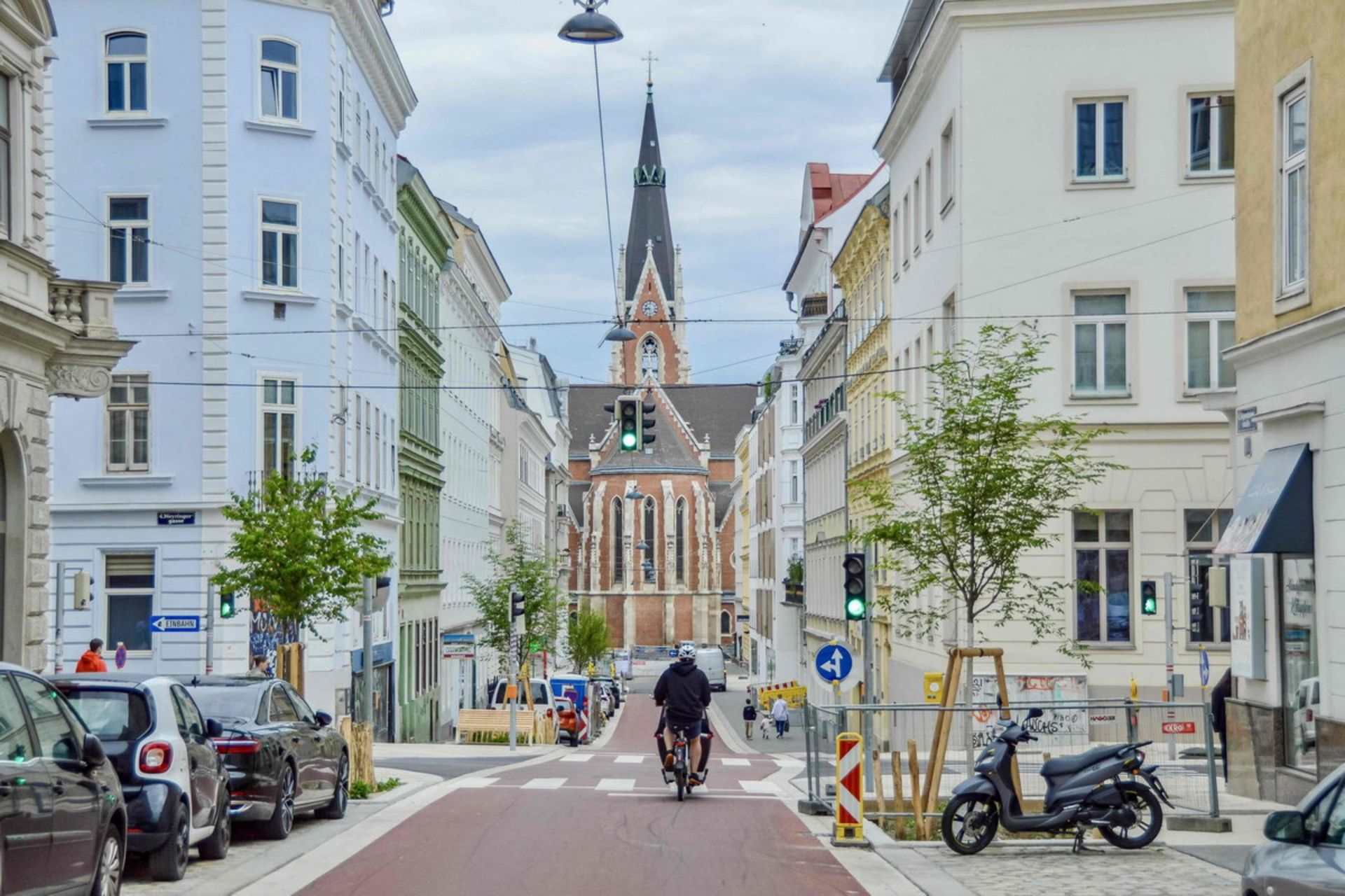 دوچرخه‌سواری عادی در خیابان‌های هلند