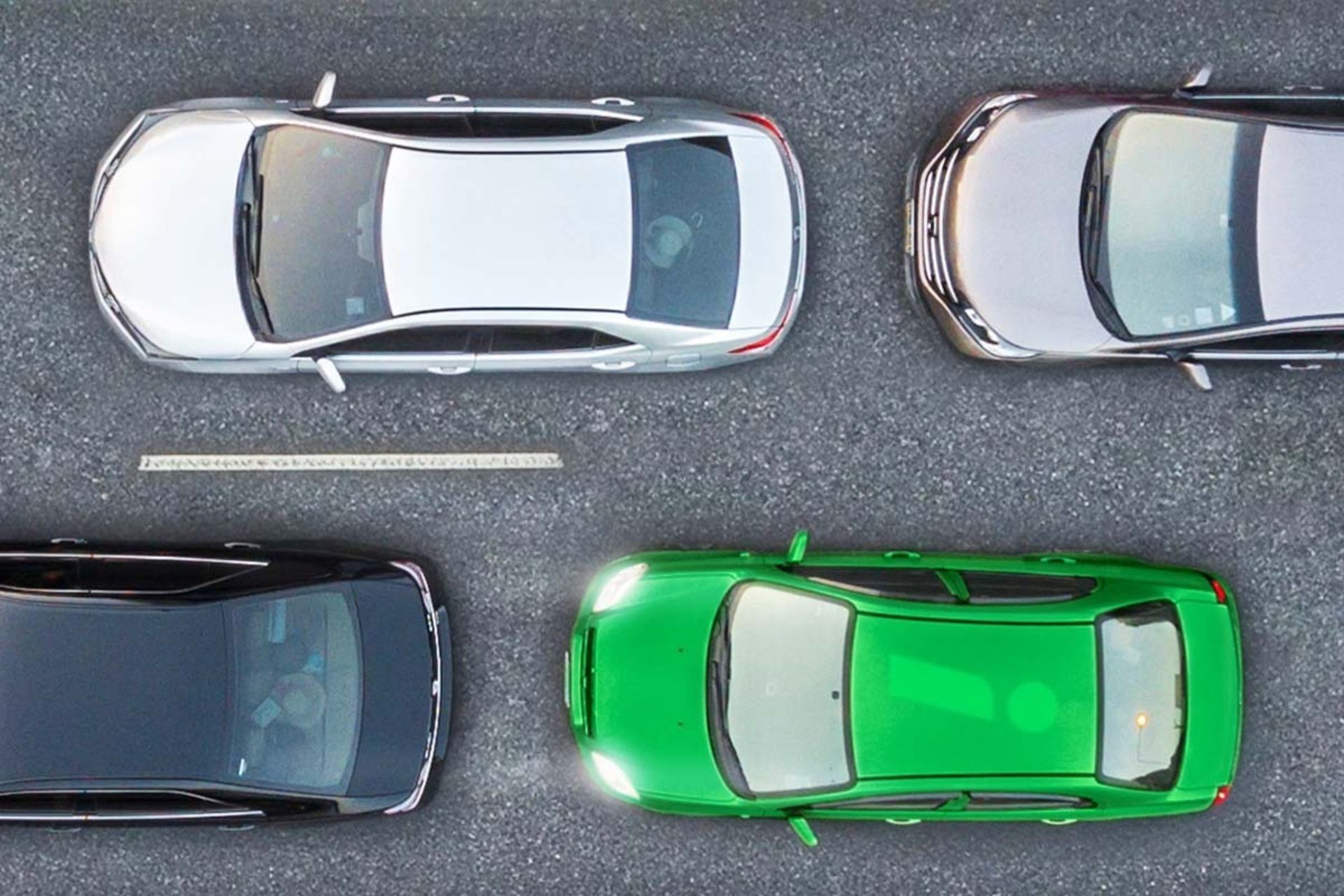 چهار ماشین‌ در خیابان