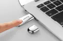نمای درحال کار فلش مموری ایگت Eaget FU60 128GB USB 3.2