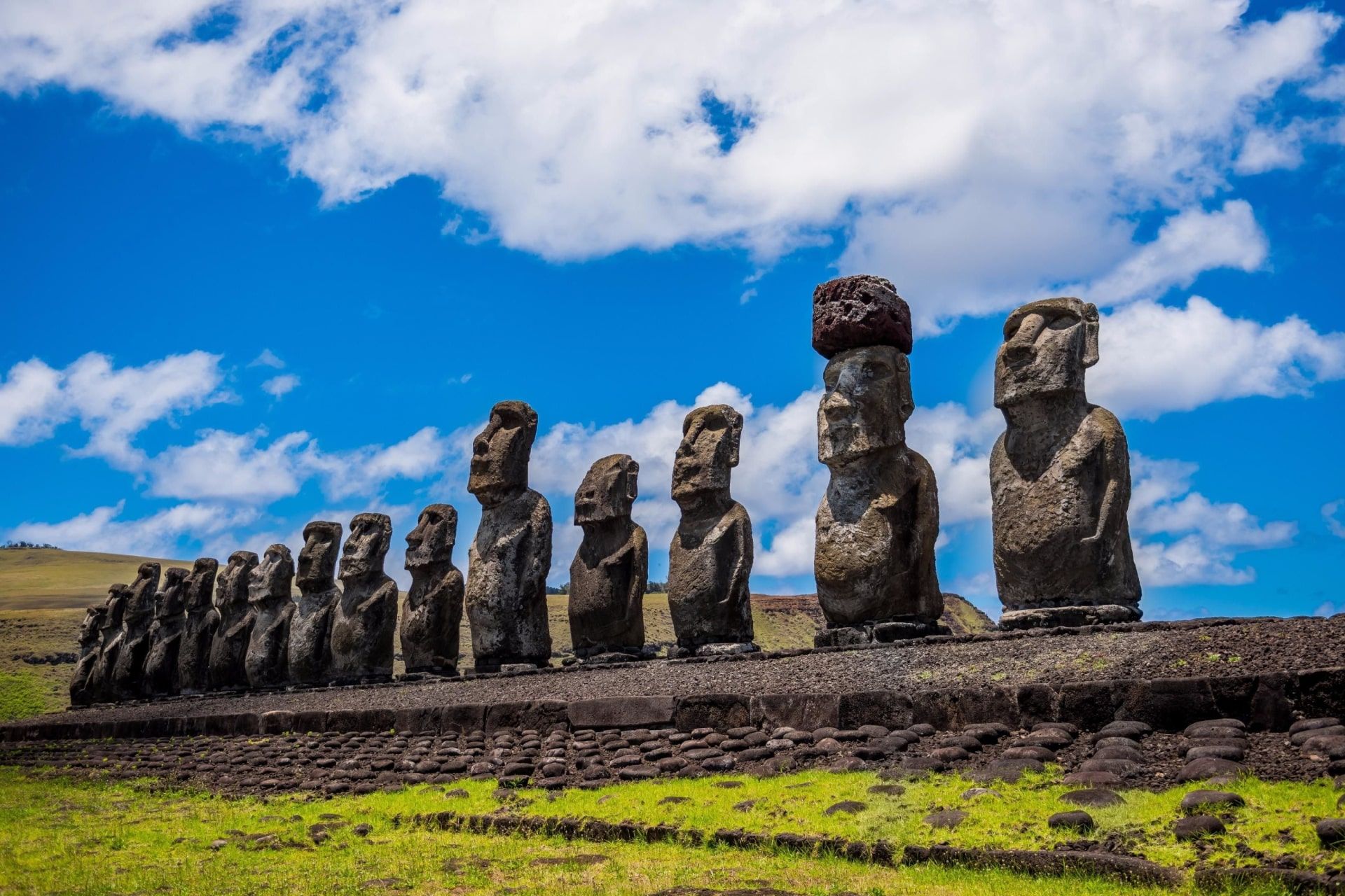 مجسمه های موآی در جزیره ایستر شیلی