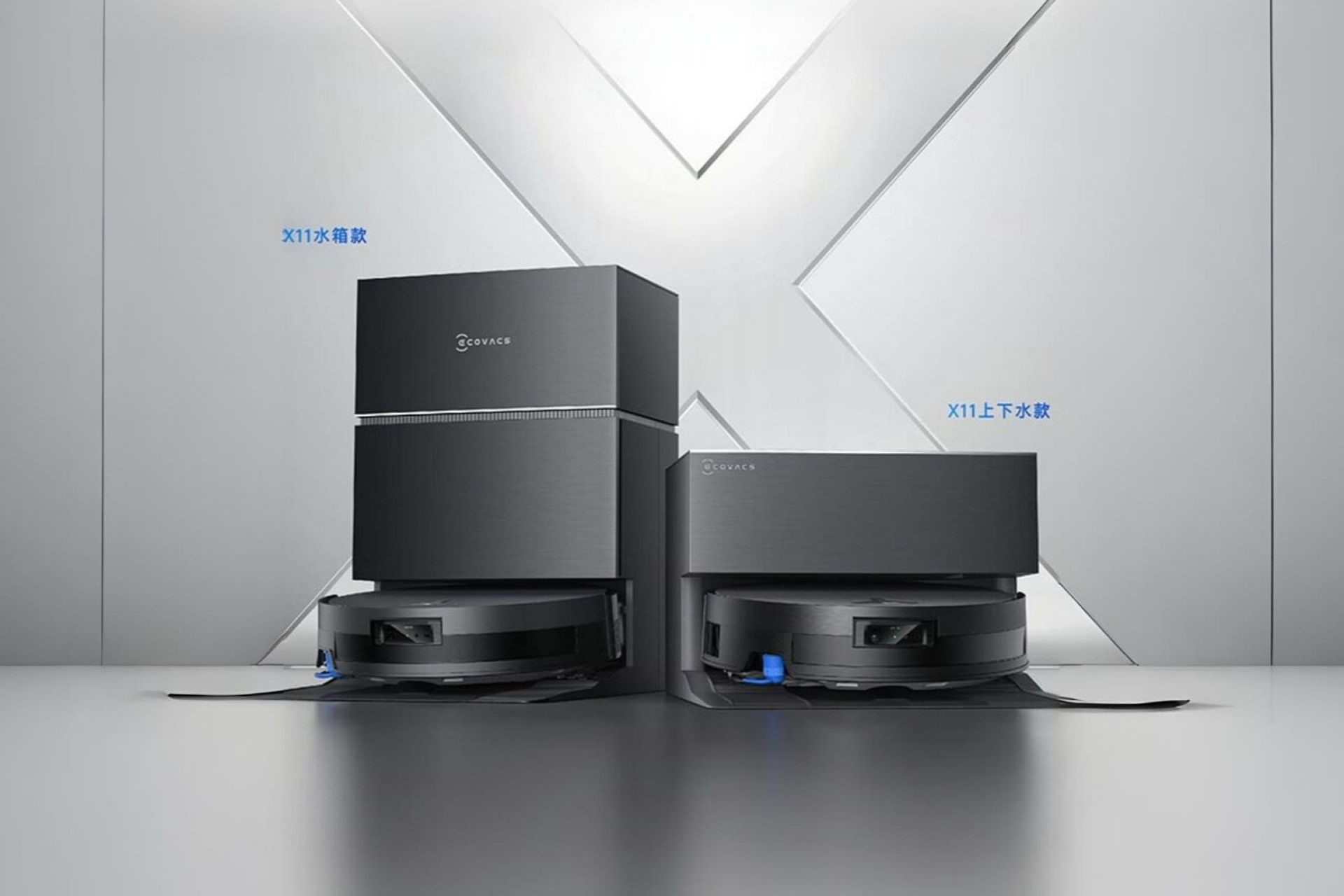 جارو رباتیک Deebot X11 با دو پایه‌ی ایستگاه مختلف