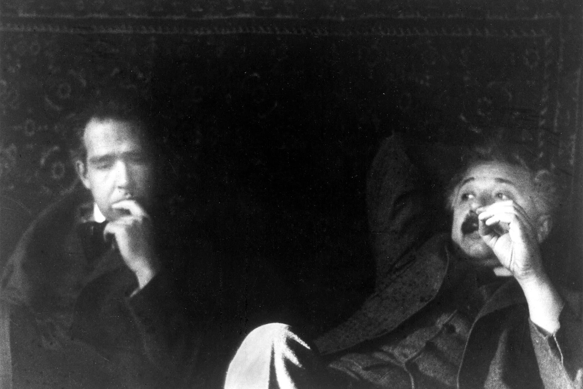 آلبرت اینشتین و نیلز بور در کنار یکدیگر