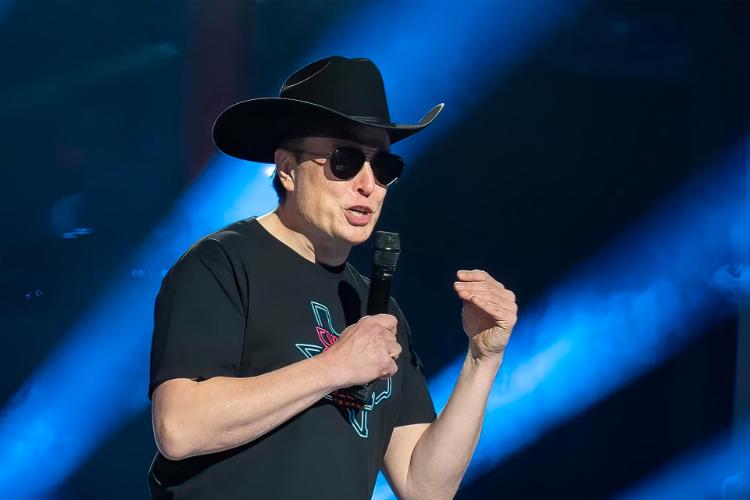 کلاه کابوی ایلان ماسک / Elon Musk در کنفرانس خبری