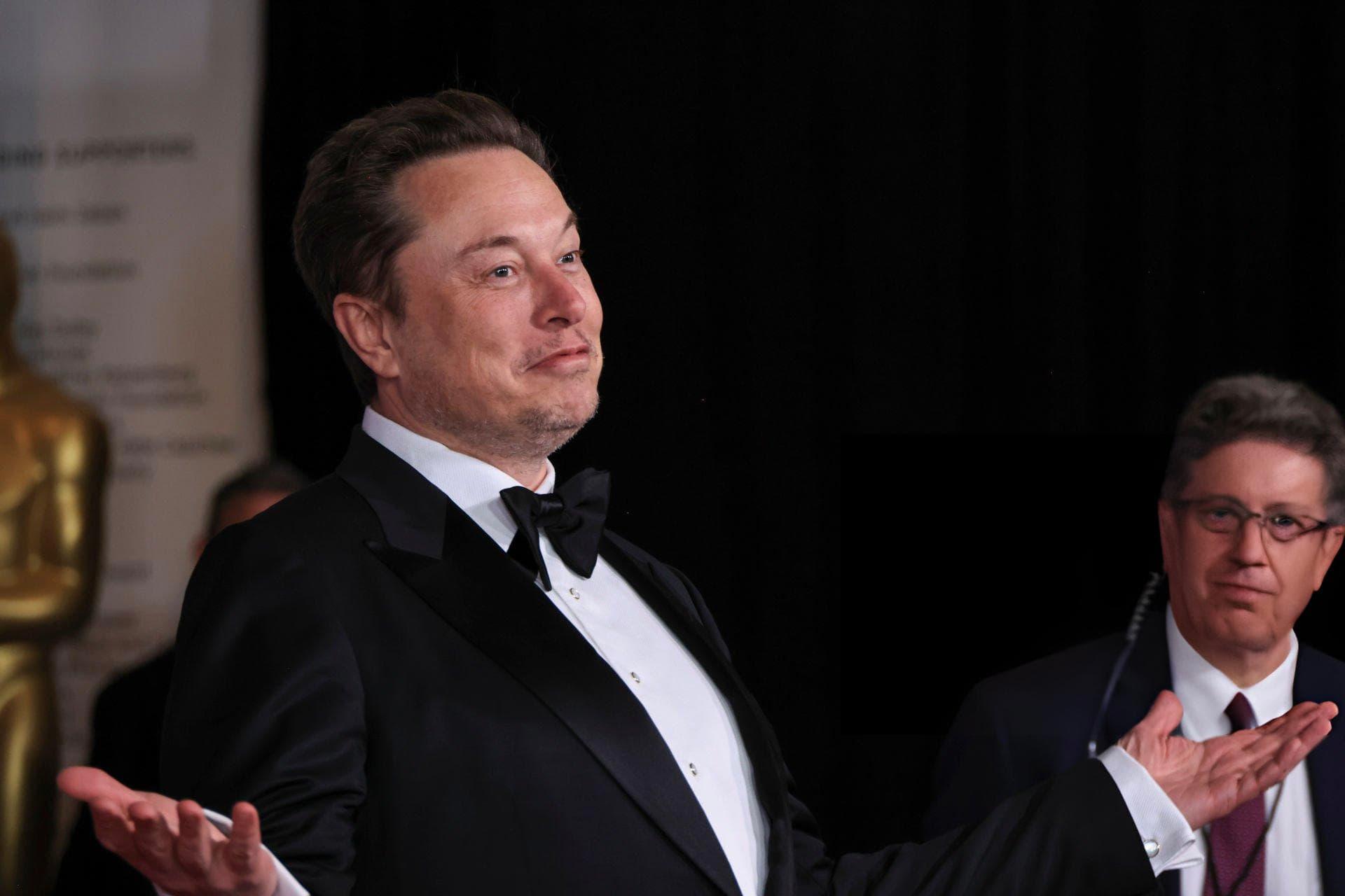 مرجع متخصصين ايران ايلان ماسك / Elon Musk با كت شلوار مشكي در مراسم مت گالا