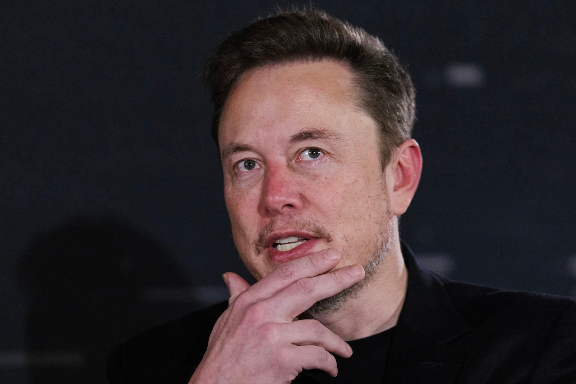 ایلان ماسک / Elon Musk در حال فکر کردن و حرف زدن