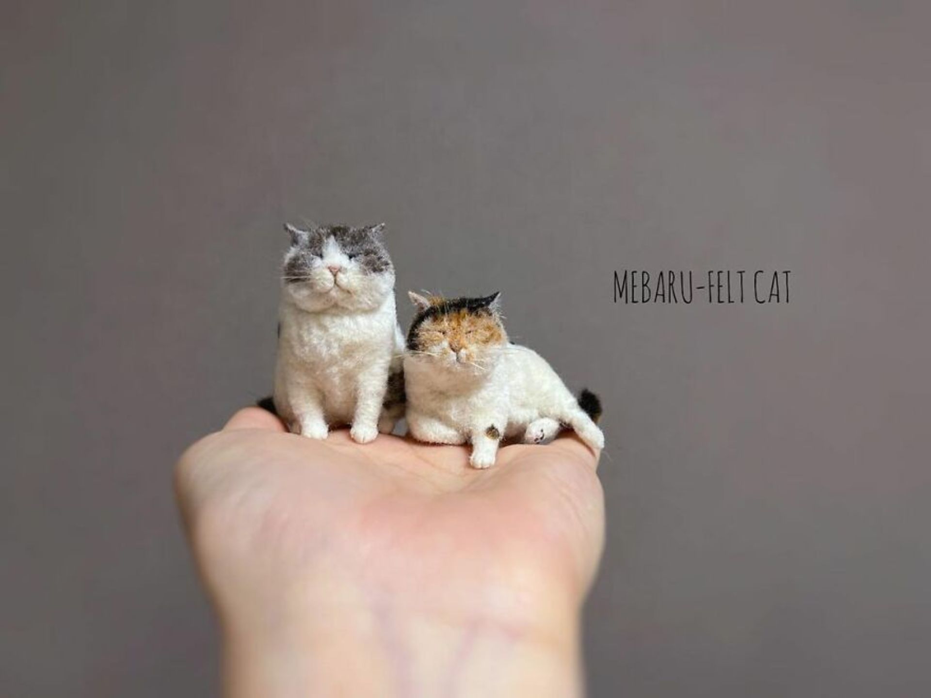 عروسک گربه مینیاتوری نمدی دست‌ساز