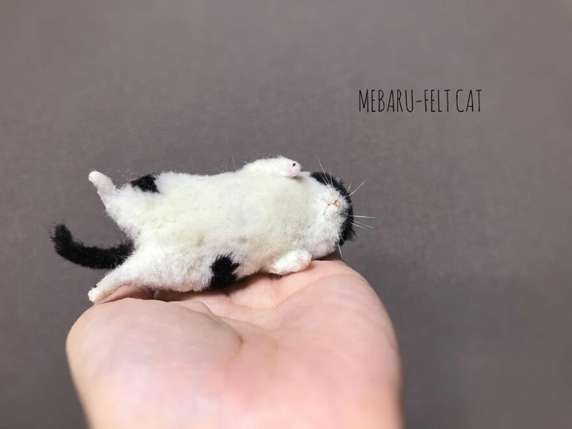 عروسک گربه مینیاتوری نمدی دست‌ساز