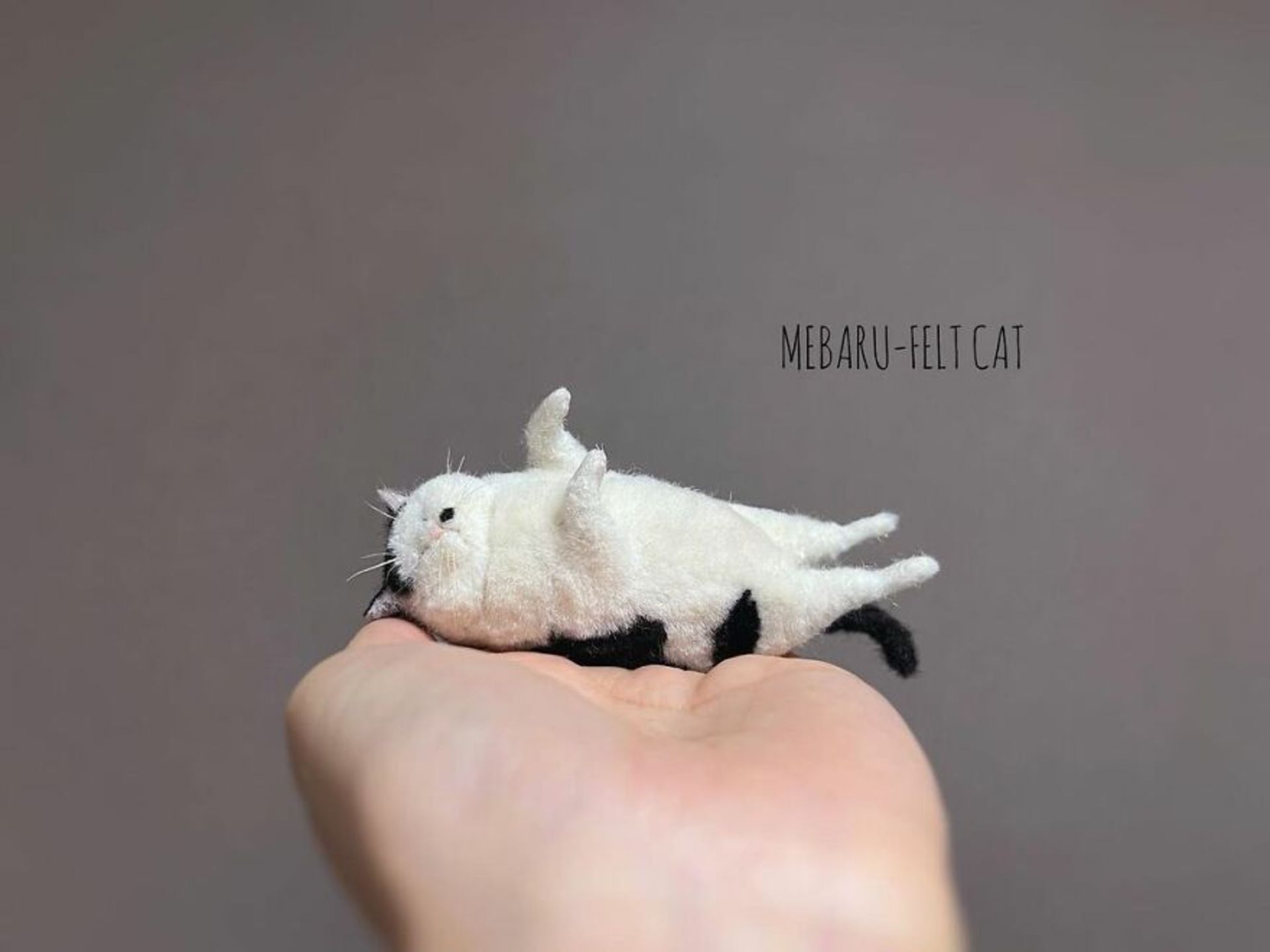 عروسک گربه مینیاتوری نمدی دست‌ساز