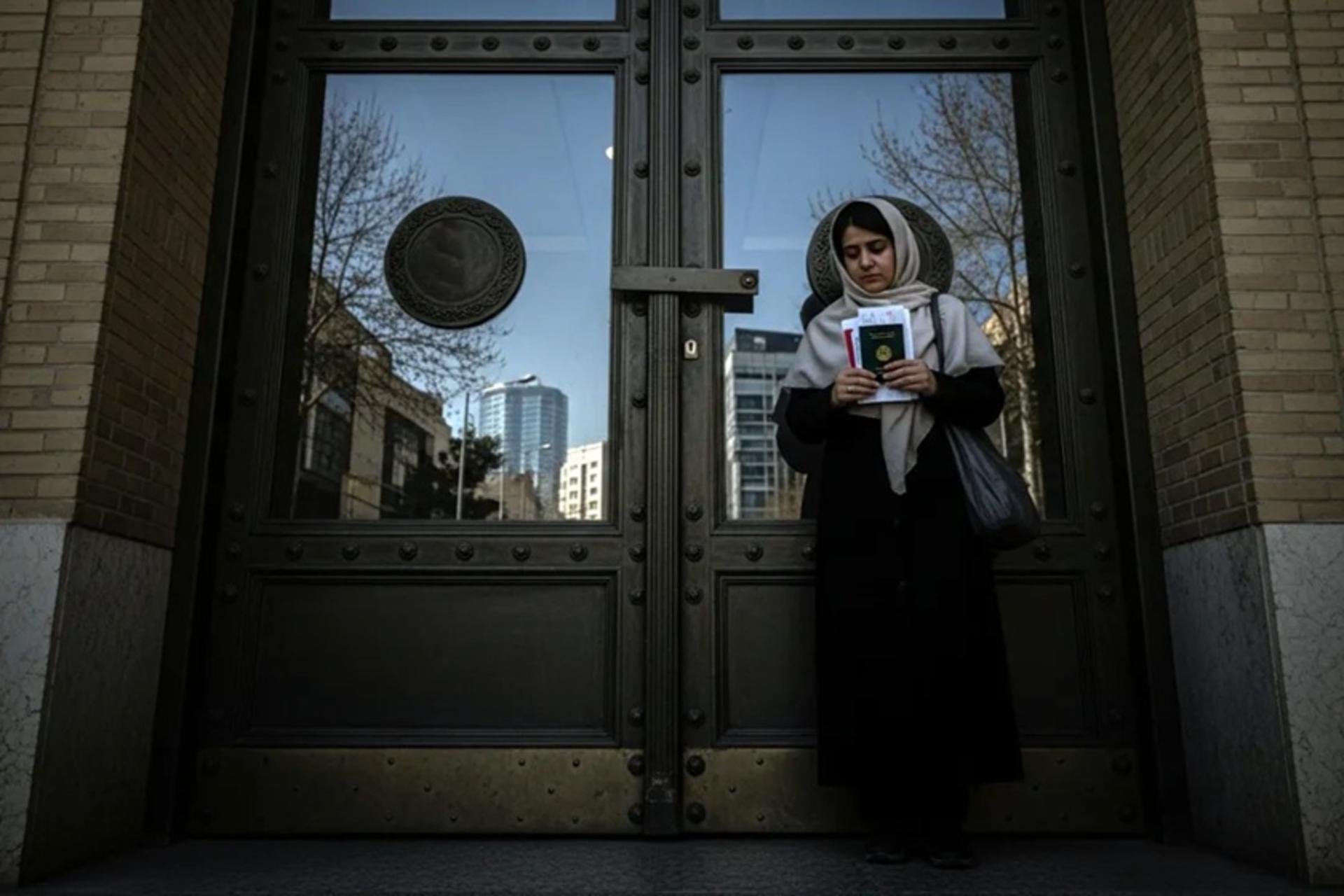 بلاتکلیفی متقاضیان ویزا در تهران