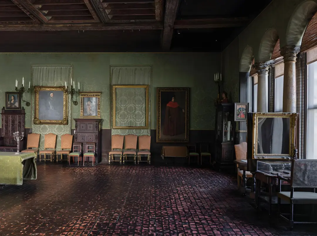 قاب‌های خالی آثار سرقت‌شده در موزه‌ی ایزابلا استوارت گاردنر (Isabella Stewart Gardner Museum)