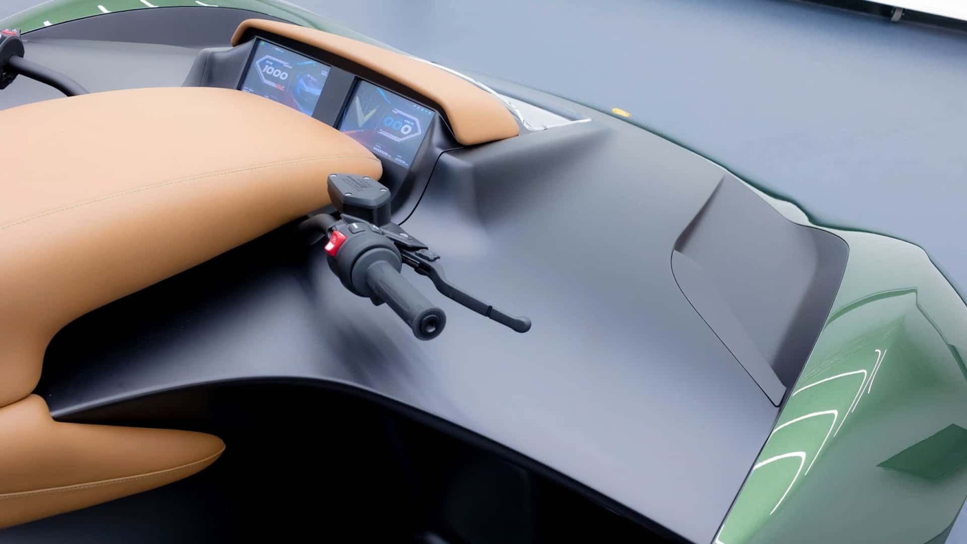 نمایشگر داخلی موتور چهارچرخ انگلر V12