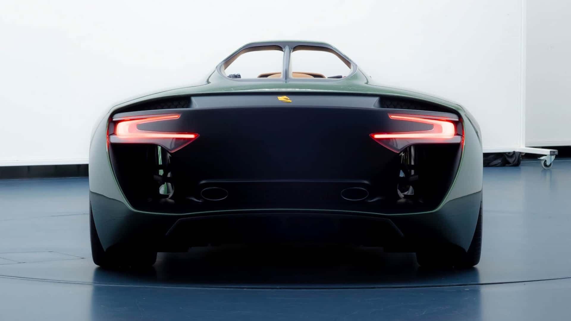 نمای عقب موتور چهارچرخ انگلر V12