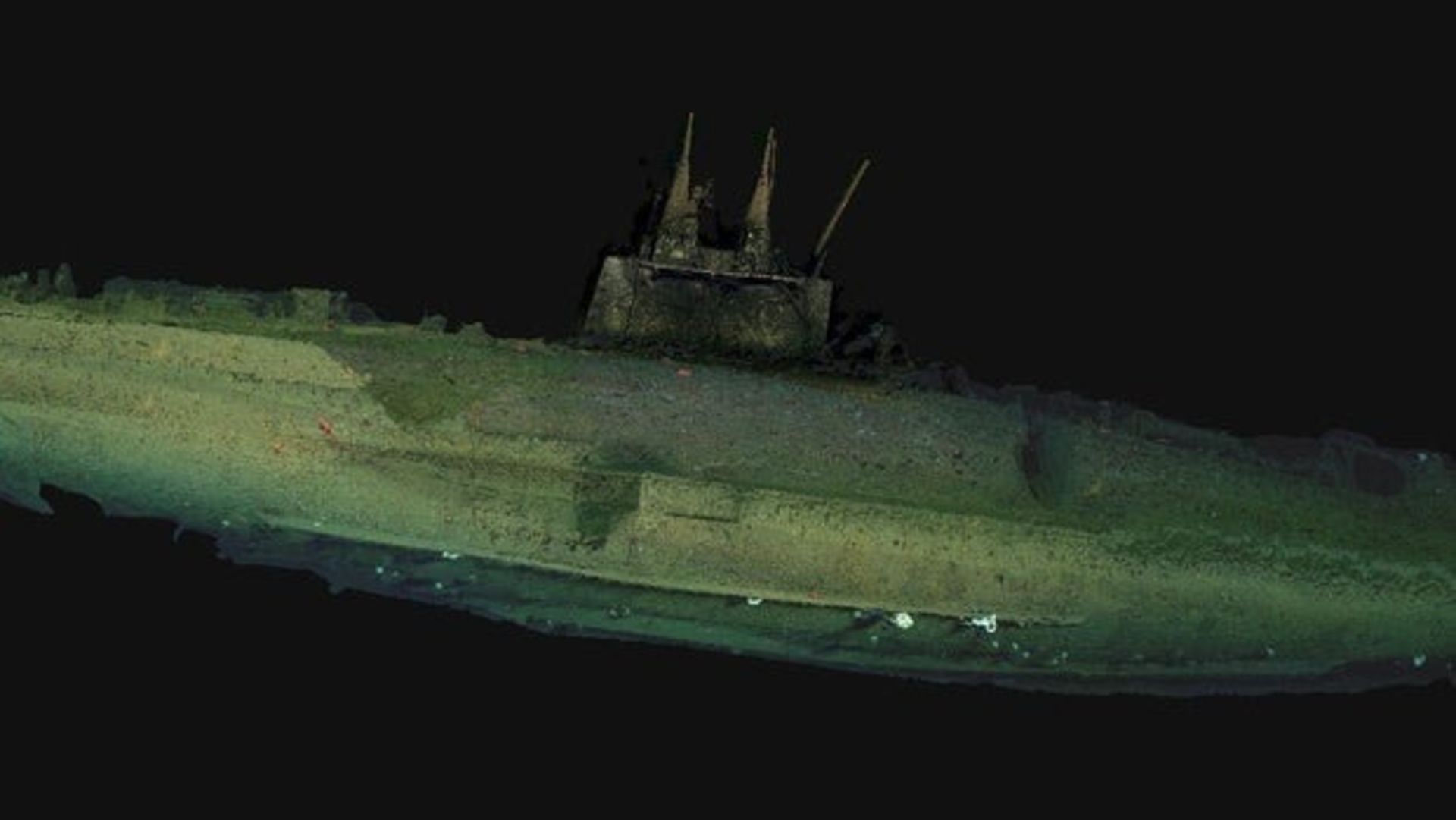 لاشه‌ی زیردریایی USS F-1 در دریا