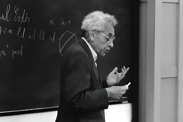 داستان ناگفته‌ پل اردوش؛ ریاضی‌دانی با یک چمدان که الگوریتم‌های مدرن به او مدیون‌اند