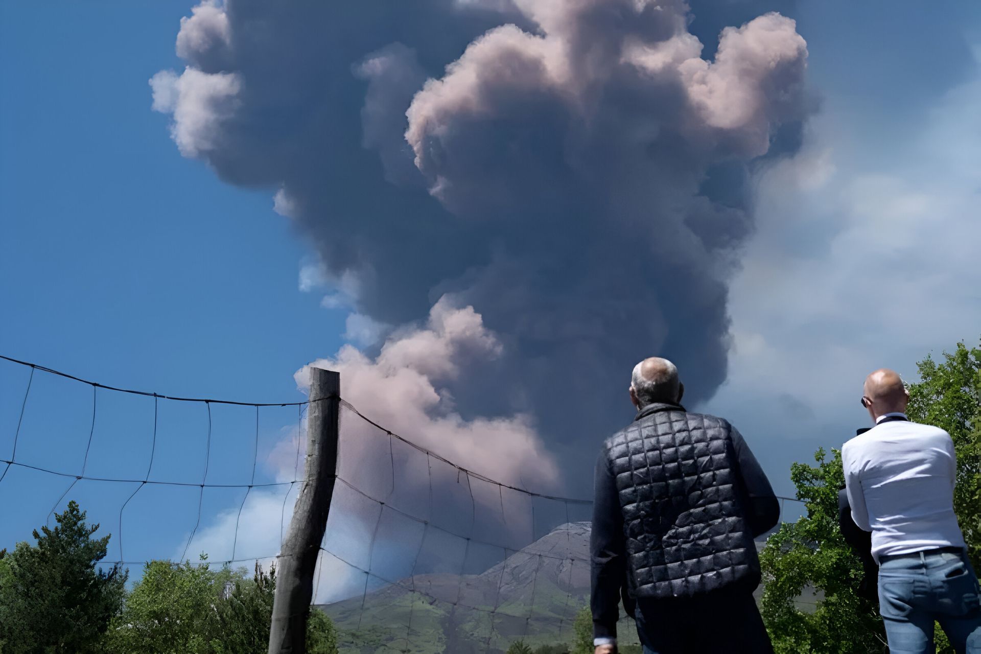 فوران آتش‌فشان اتنا