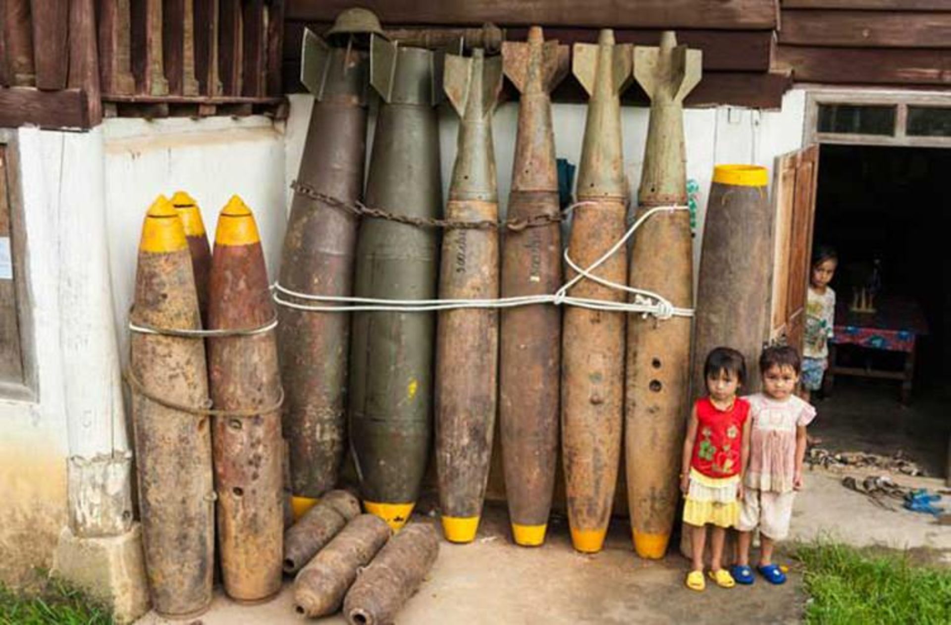 روستایی ساخته شده از بمب