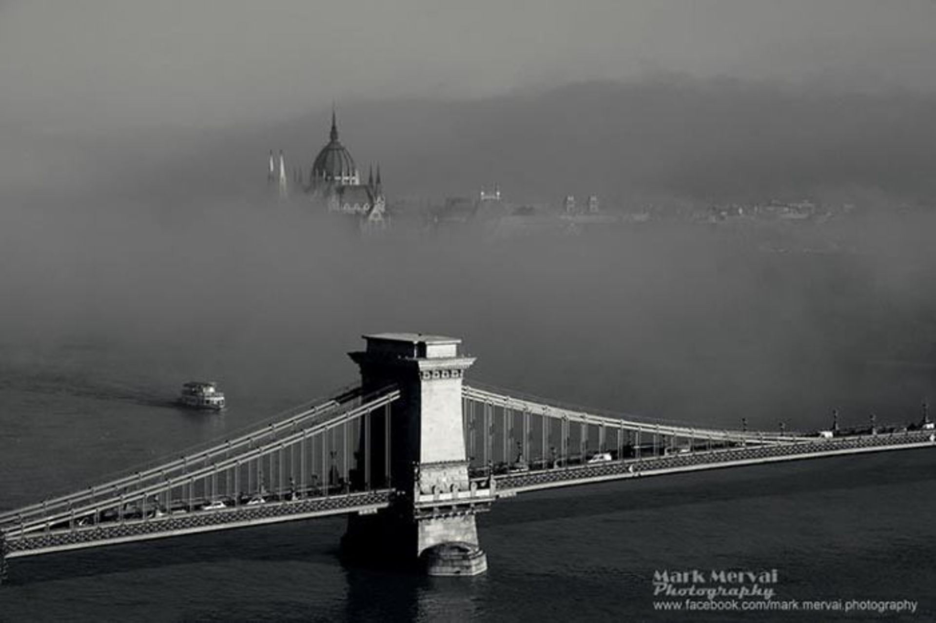 عکاسی از شهرهای پوشیده در پرده‌ای از مه