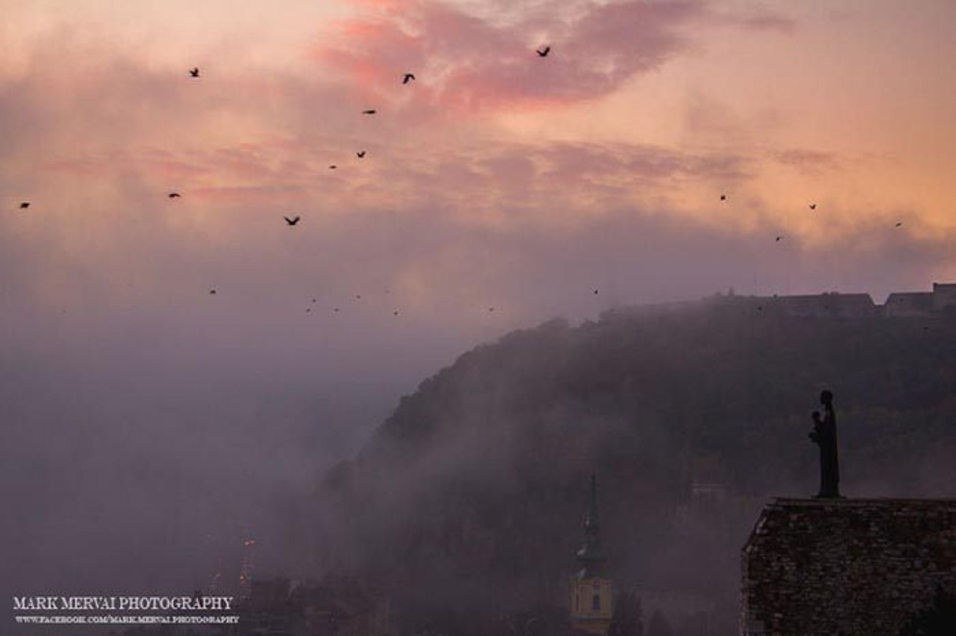 عکاسی از شهرهای پوشیده در پرده‌ای از مه