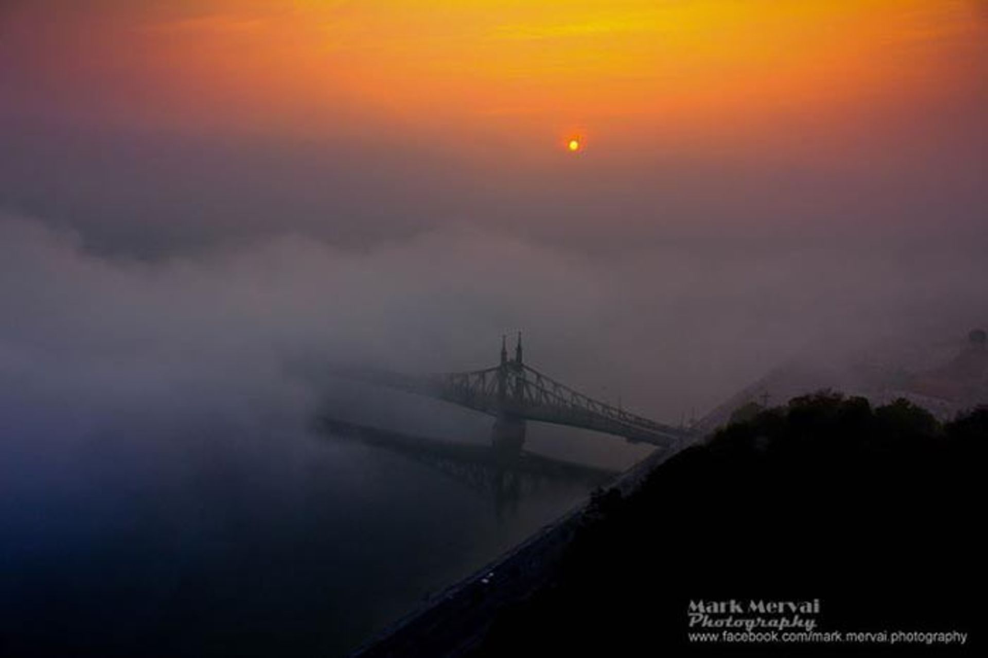 عکاسی از شهرهای پوشیده در پرده‌ای از مه