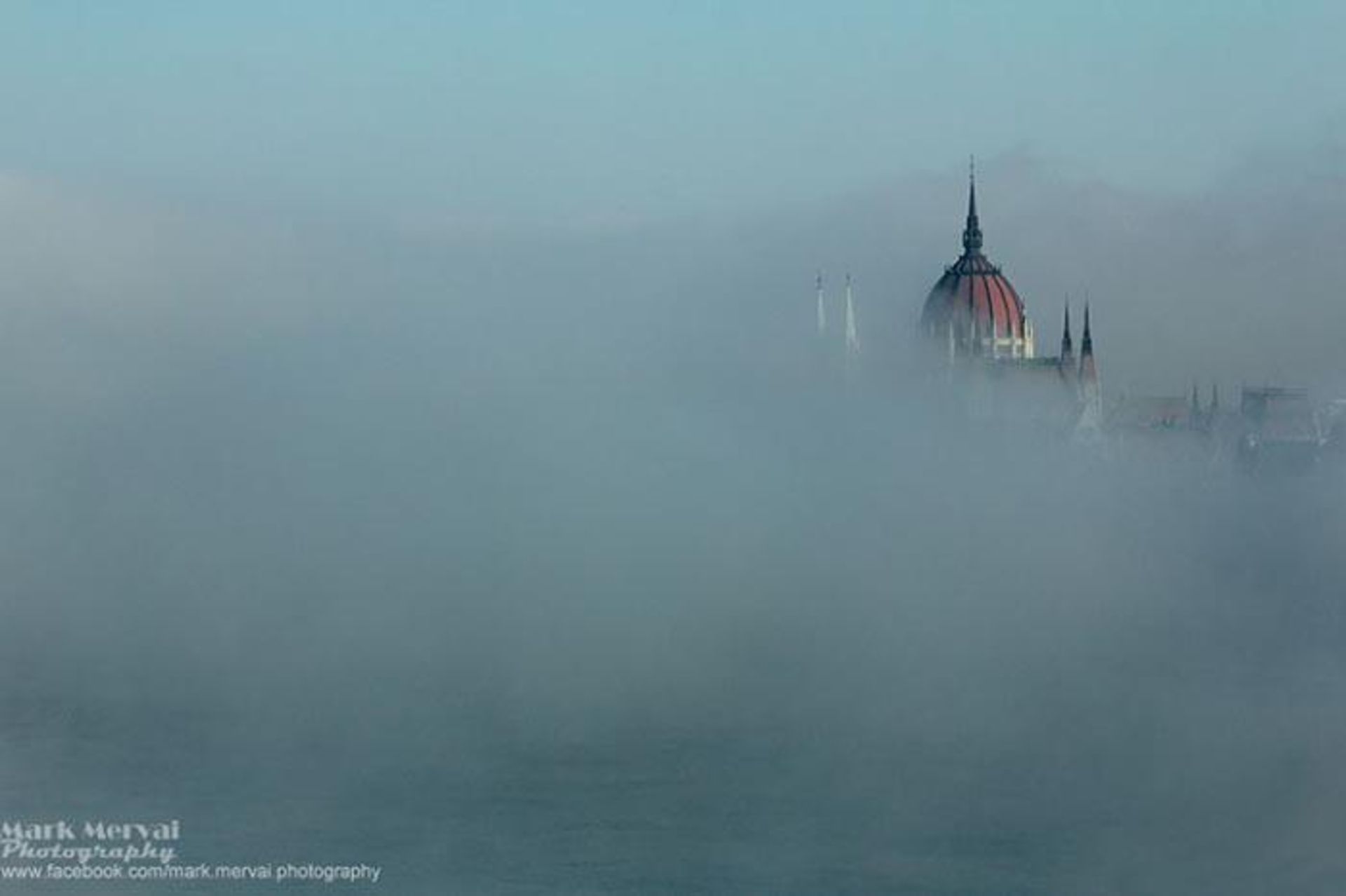 عکاسی از شهرهای پوشیده در پرده‌ای از مه