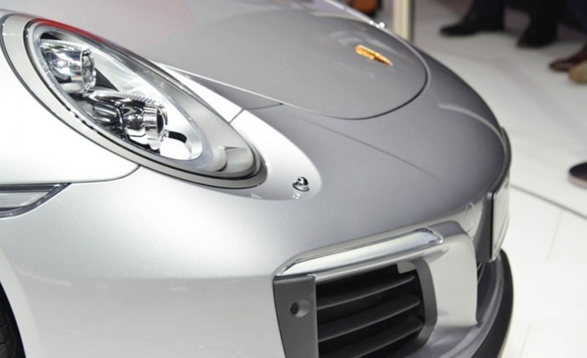 چراغ جلوی پورشه کاررا