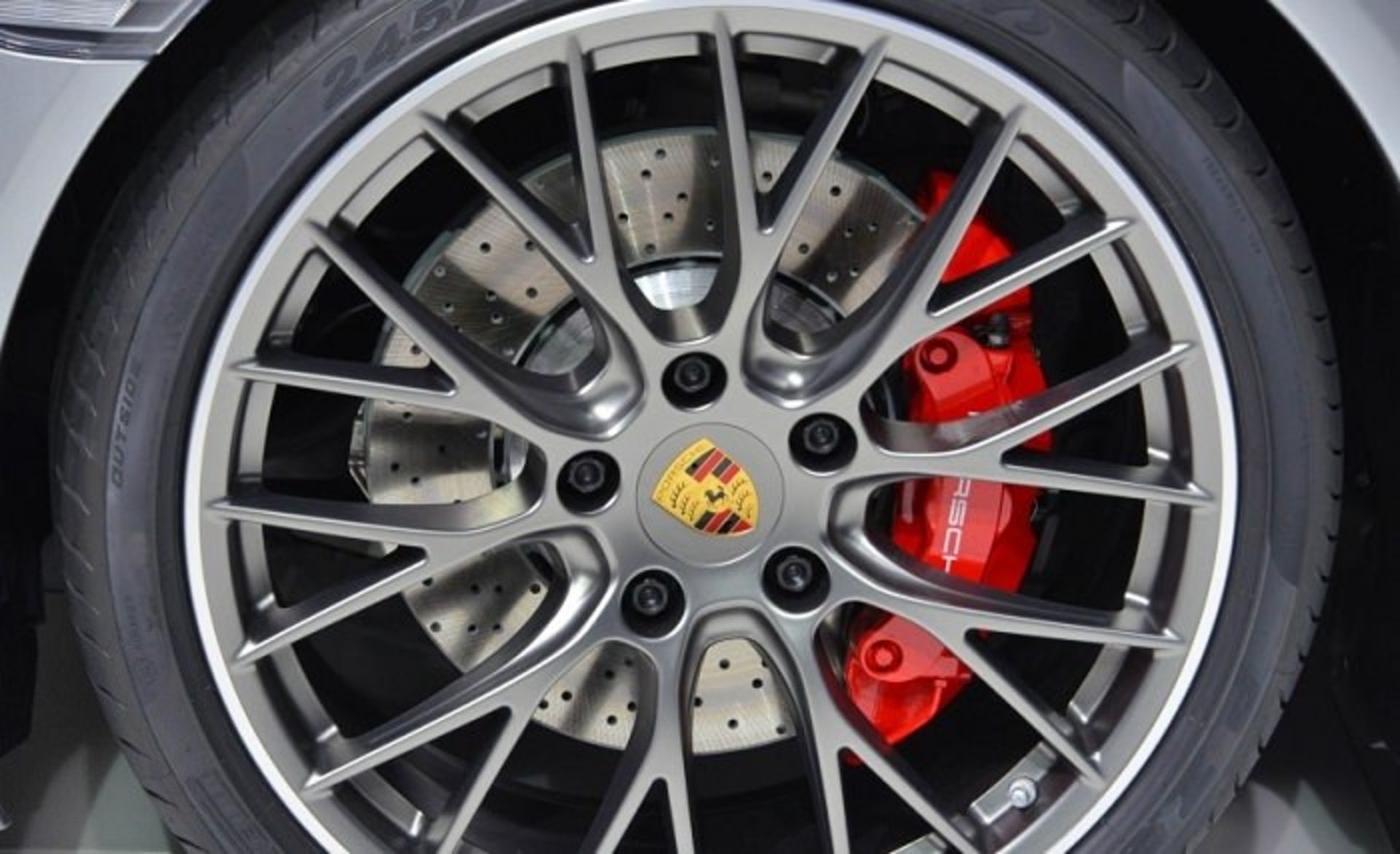 تایر پورشه کاررا