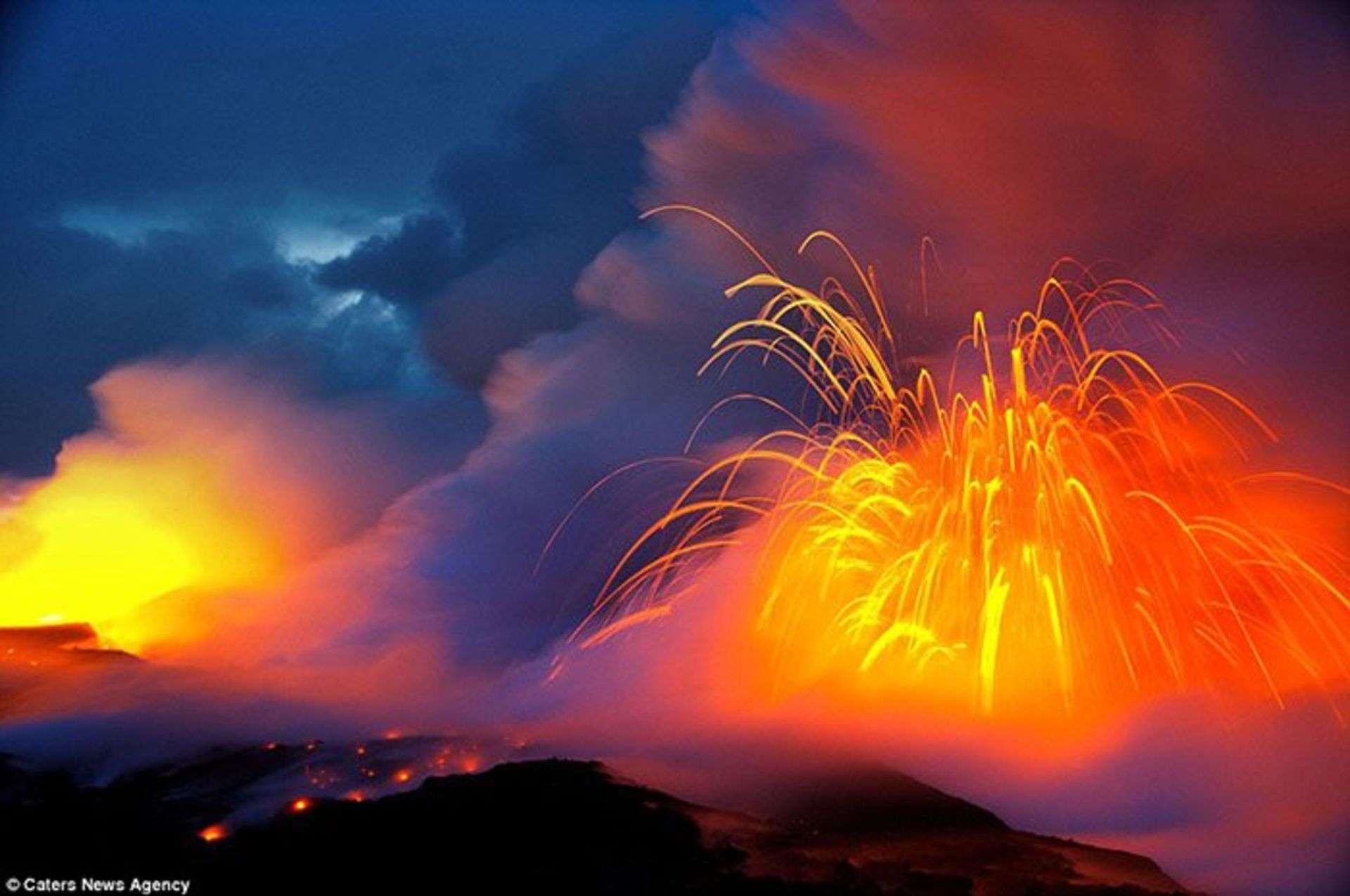 عکاسی از گدازه های آتشفشانی