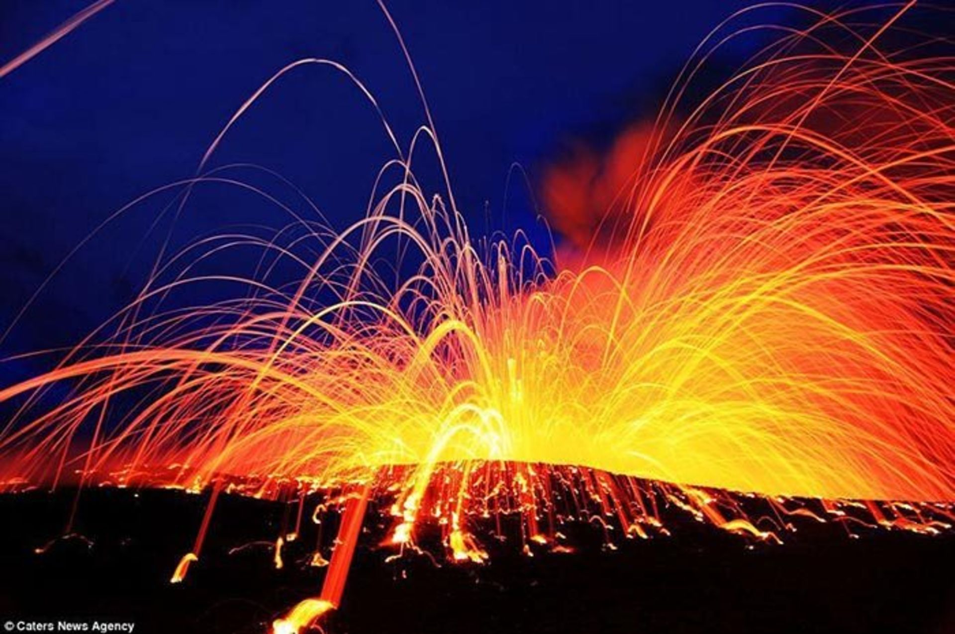 عکاسی از گدازه های آتشفشانی