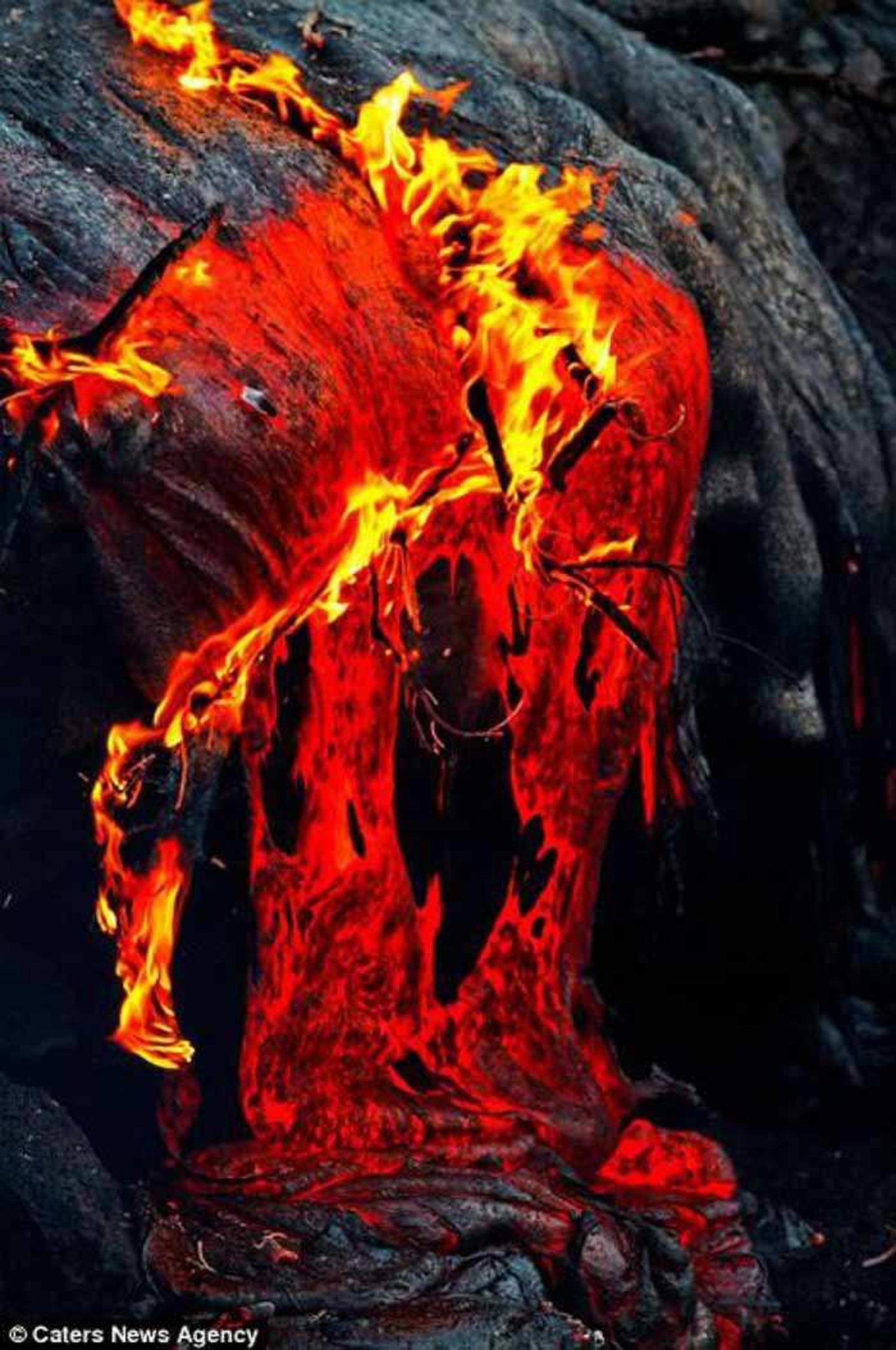 عکاسی از گدازه های آتشفشانی