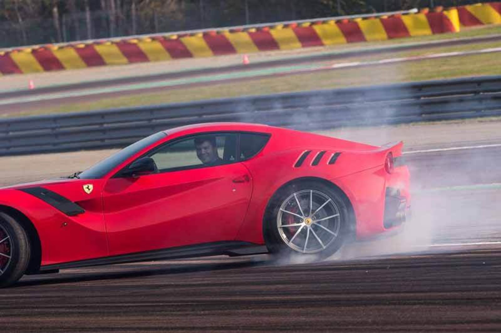 4 f9d82 فراری tdf