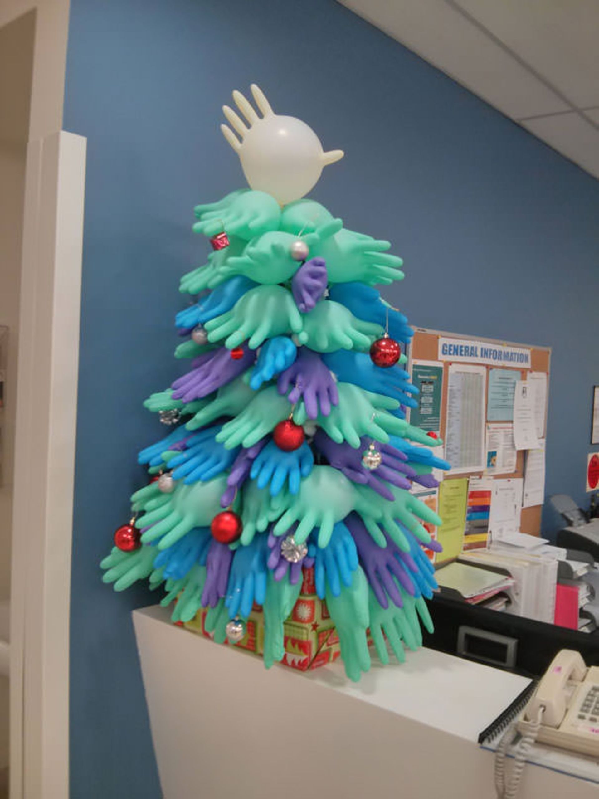 خلاقیت کارکنان بیمارستان در استقبال از کریسمس