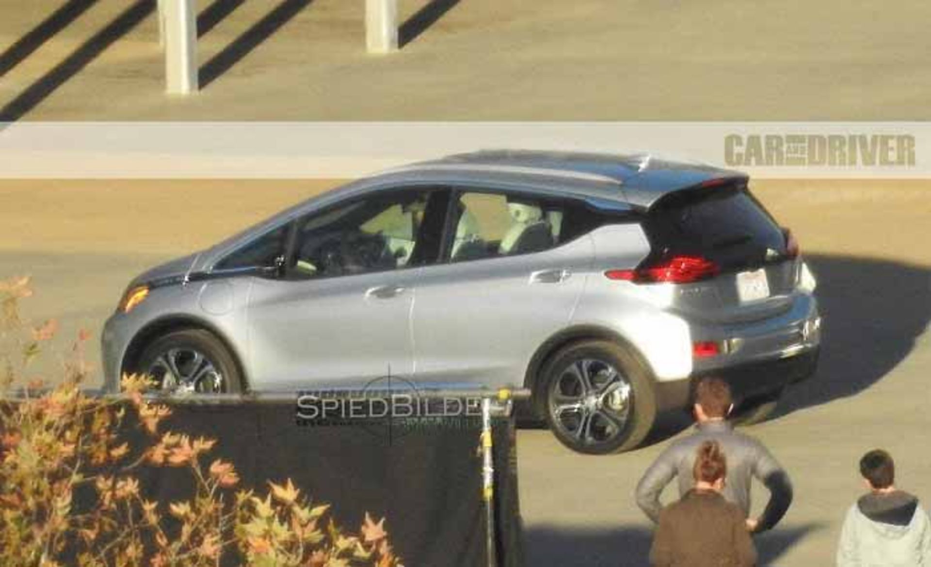 2017 chevrolet bolt ev spy photo 105 876x535 f0782 بولت